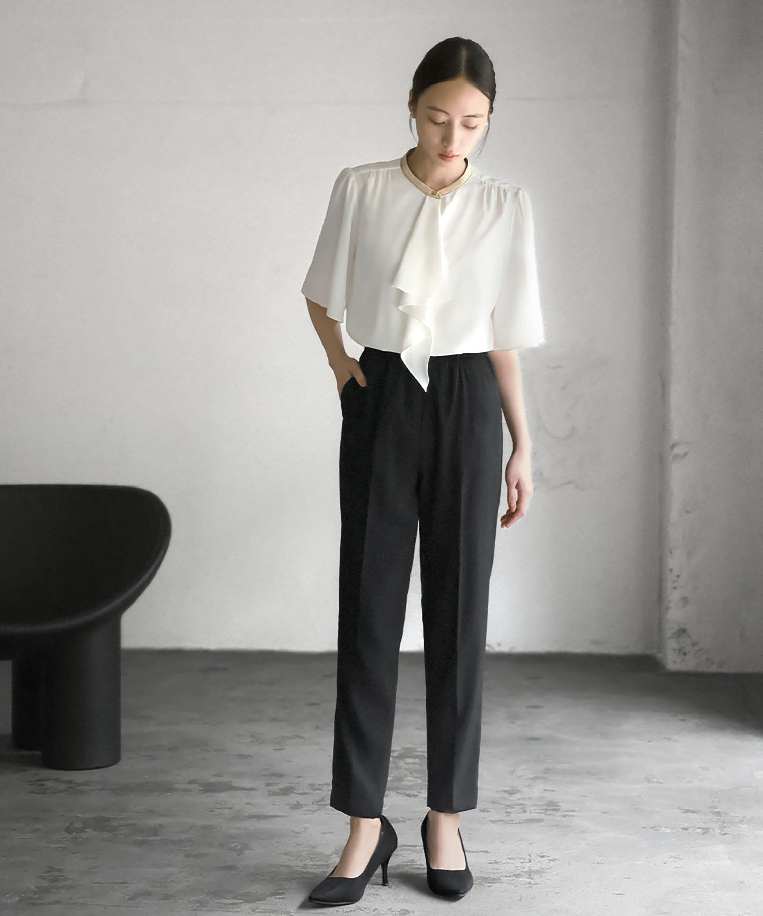 Flolia Bow Tie Flare Sleeve Bicolor Business Blouse [Washable]