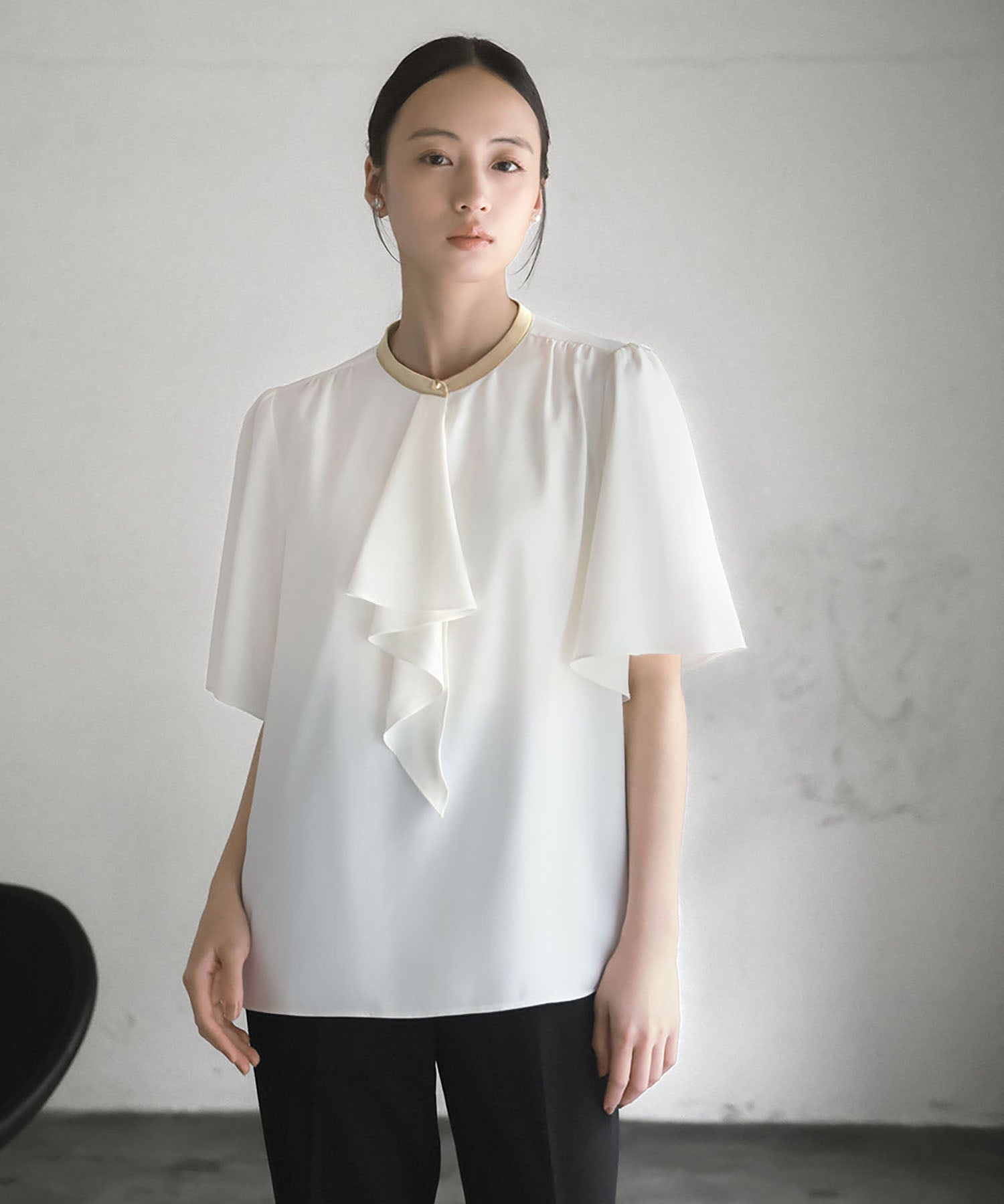 Flolia Bow Tie Flare Sleeve Bicolor Business Blouse [Washable]