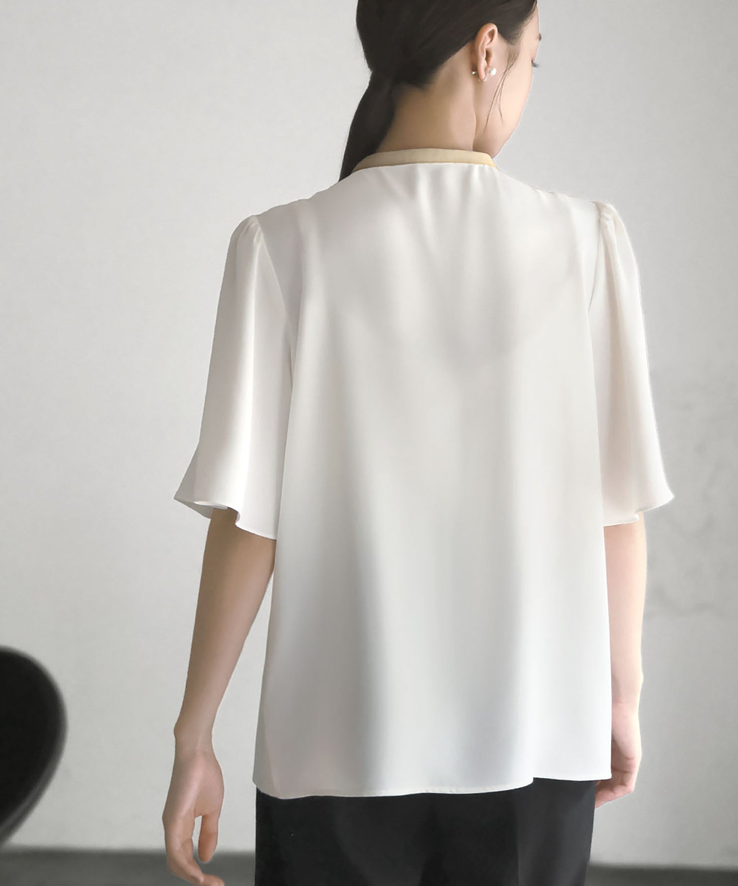 Flolia Bow Tie Flare Sleeve Bicolor Business Blouse [Washable]