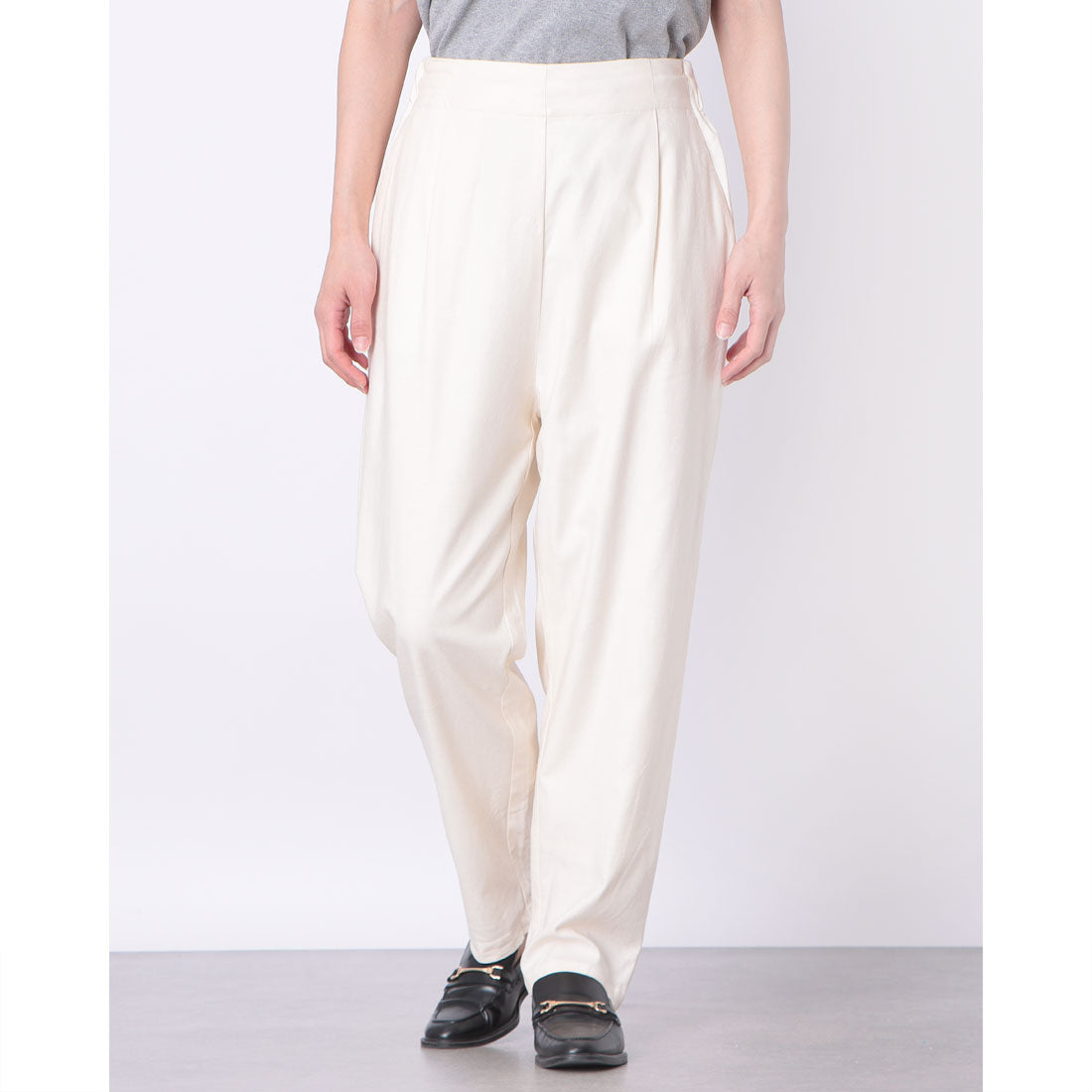 ファナカ Fanaka ゆったりテーパードパンツ （オフホワイト） オフホワイト