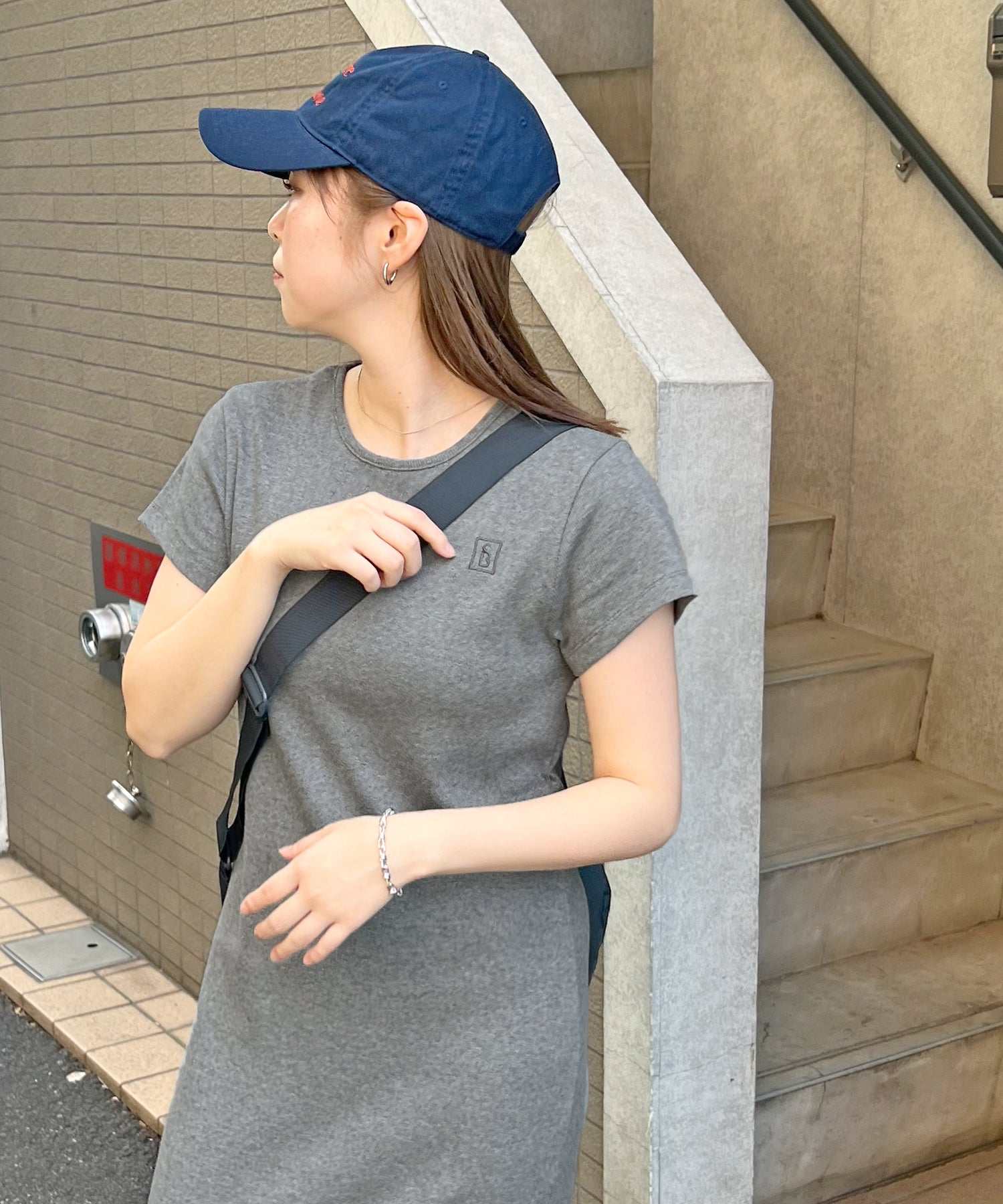 フューティアランド Futier Land ワンポイント刺繍ワンピース （グレー） グレー