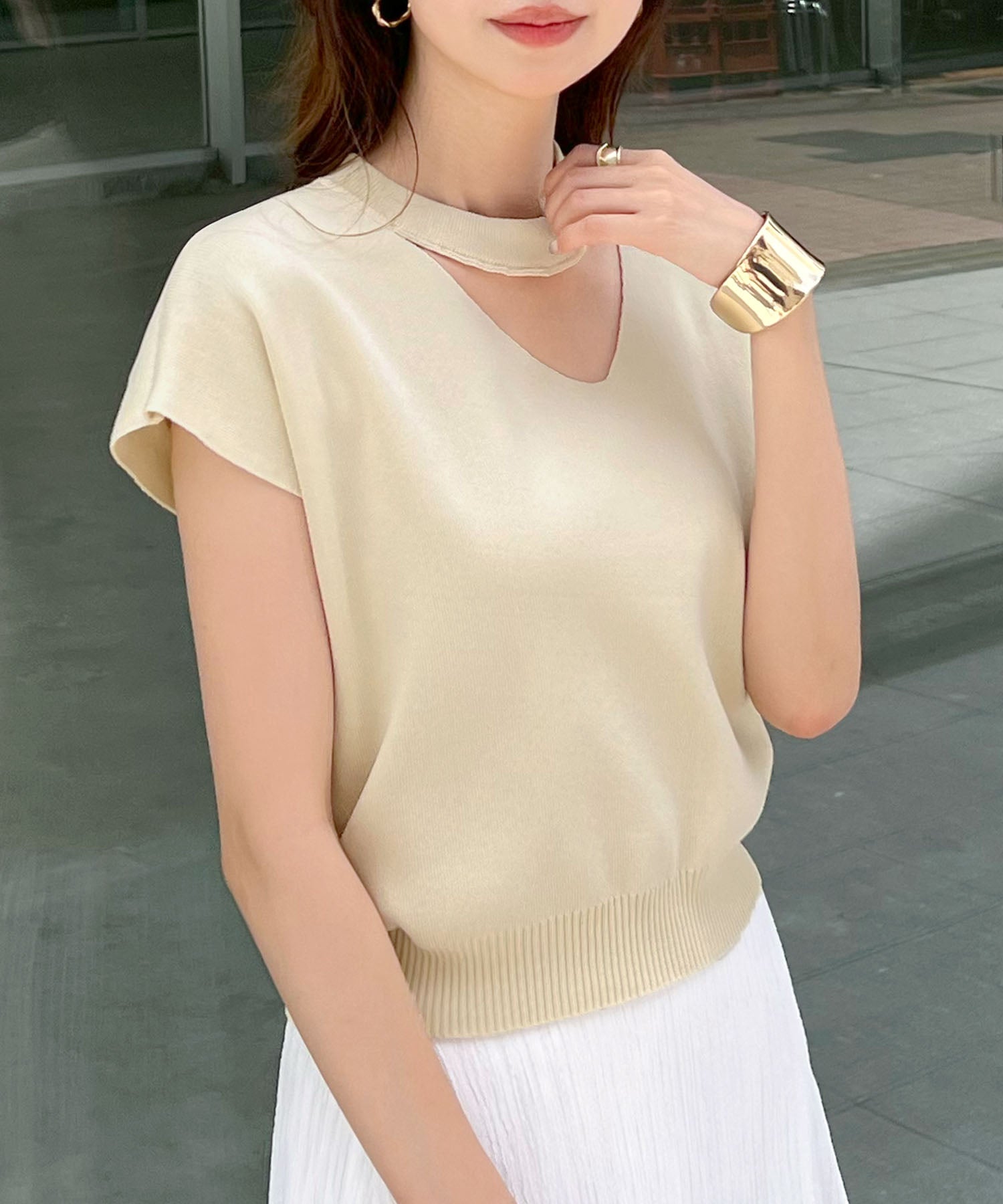 フューティアランド Futier Land アシメスリーブチョーカーネックトップス （アイボリー） アイボリー