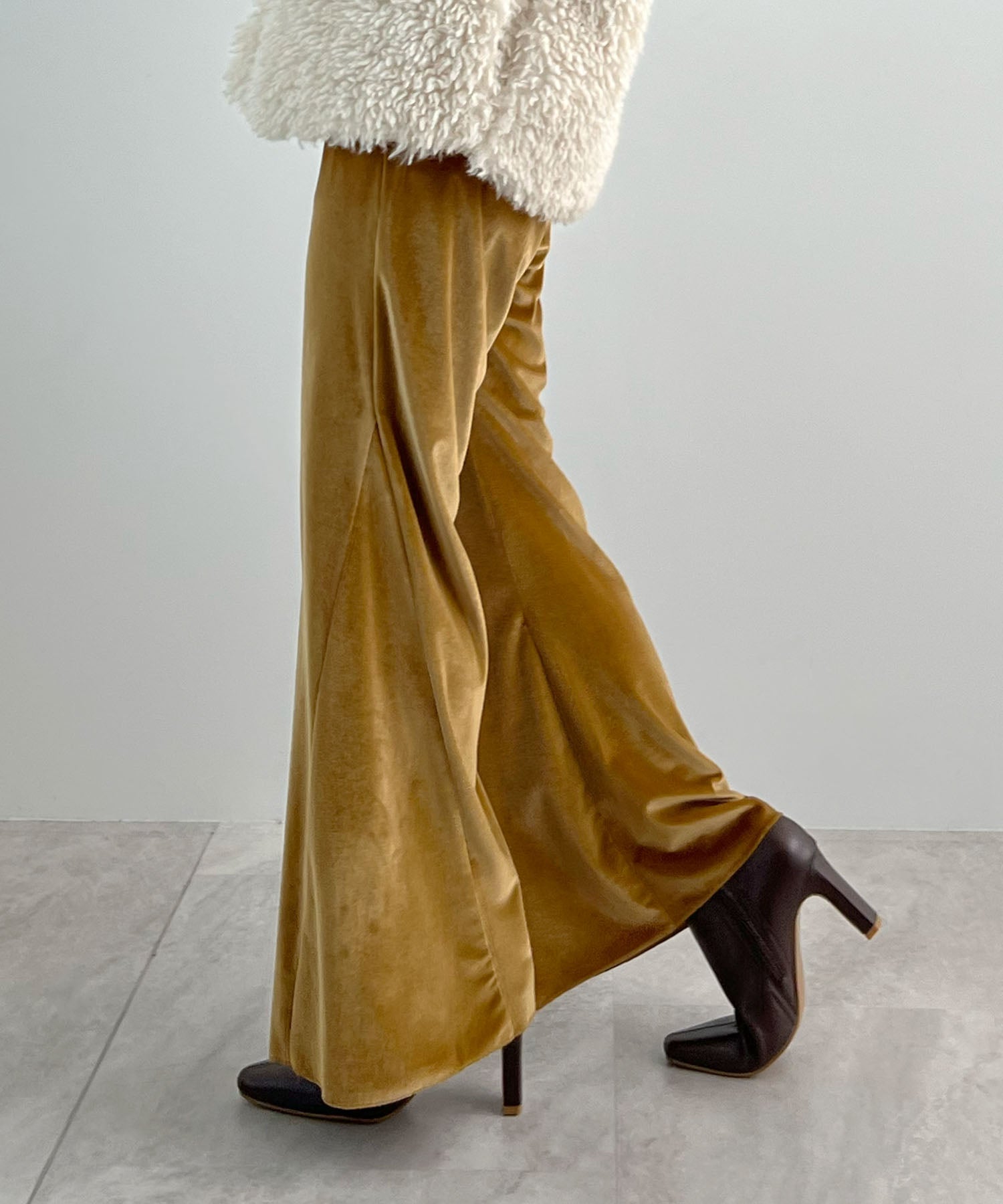 フューティアランド Futier Land ベロアフレアパンツ （マスタード） マスタード