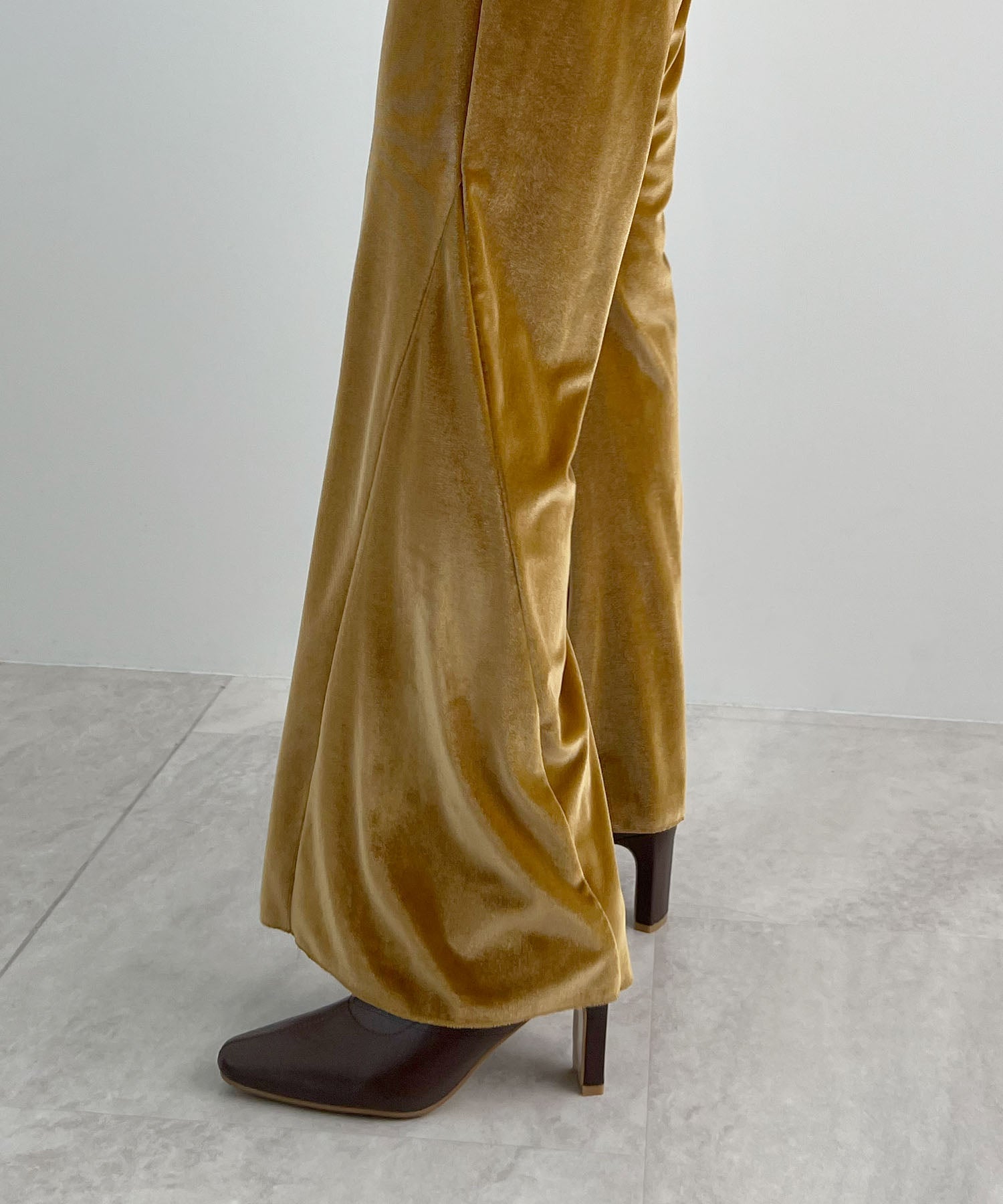 フューティアランド Futier Land ベロアフレアパンツ （マスタード） マスタード