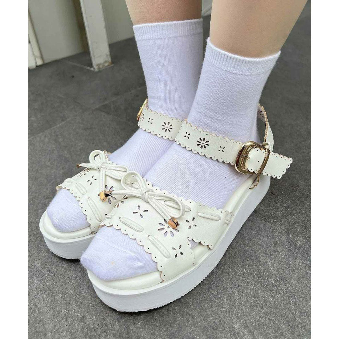 フィント F i.n.t レース風カットワーク厚底サンダル （OFF WHITE） OFF WHITE