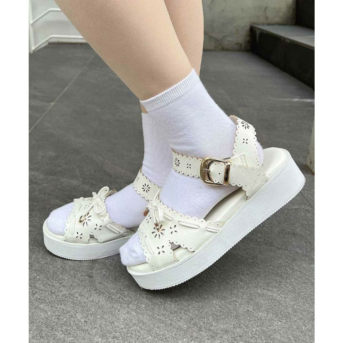 フィント F i.n.t レース風カットワーク厚底サンダル （OFF WHITE） OFF WHITE