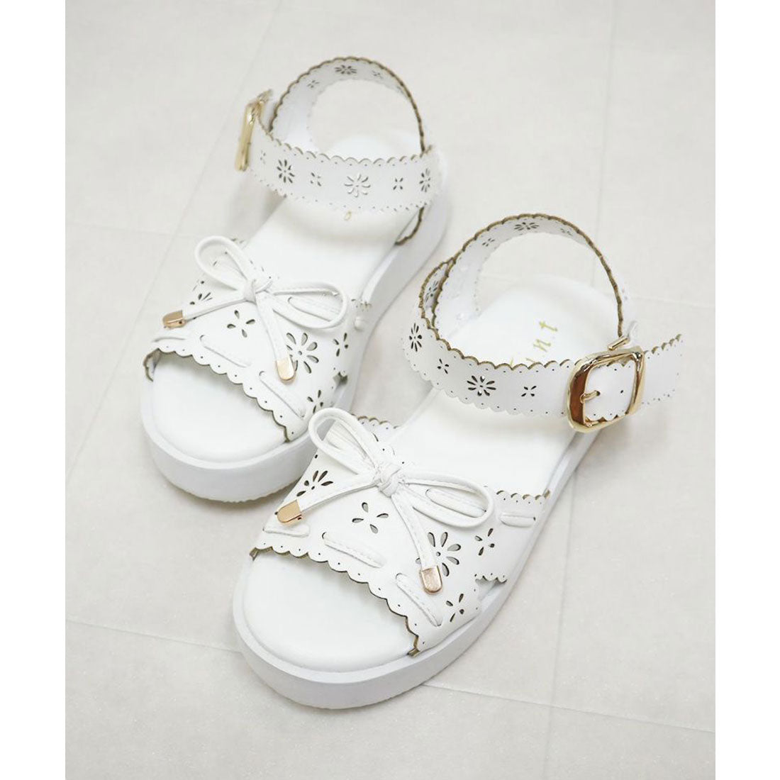 フィント F i.n.t レース風カットワーク厚底サンダル （OFF WHITE） OFF WHITE