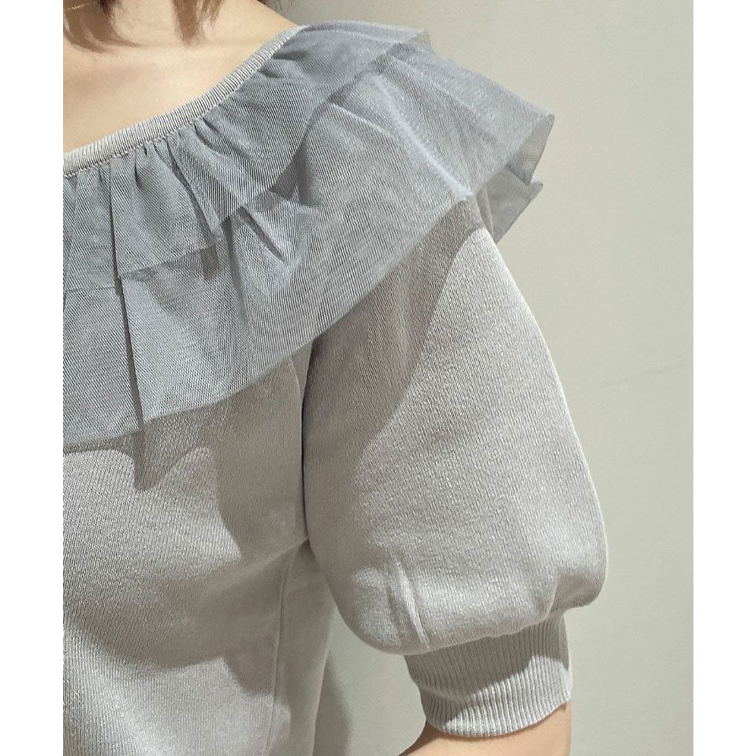フィント F i.n.t 【洗える(マシンウォッシャブル)】チュールフリル5分袖ニットプルオーバー （BLUE GRAY） BLUE GRAY