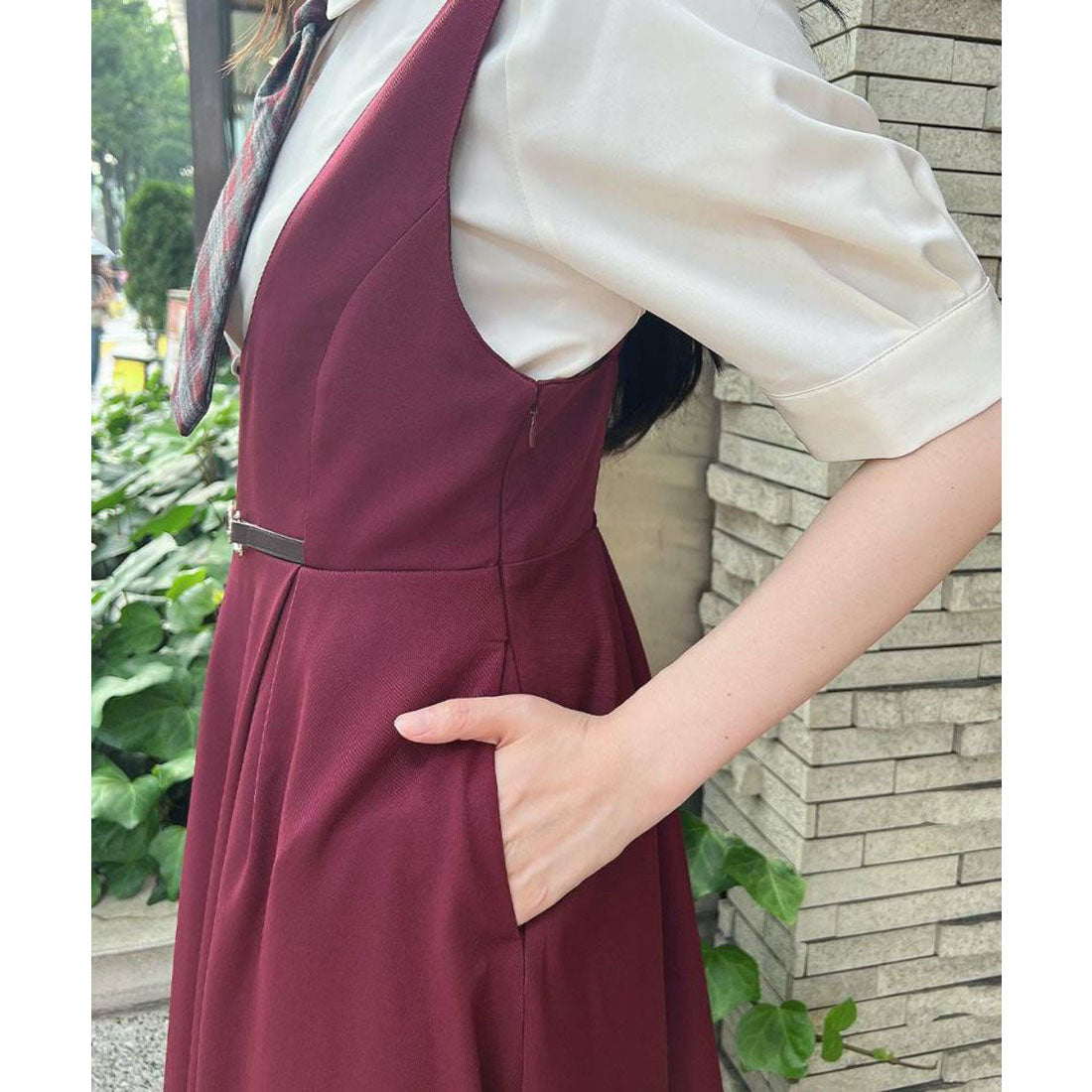 フィント F i.n.t チェーンビット使いディープVネックジャンパースカート （BORDEAUX） BORDEAUX