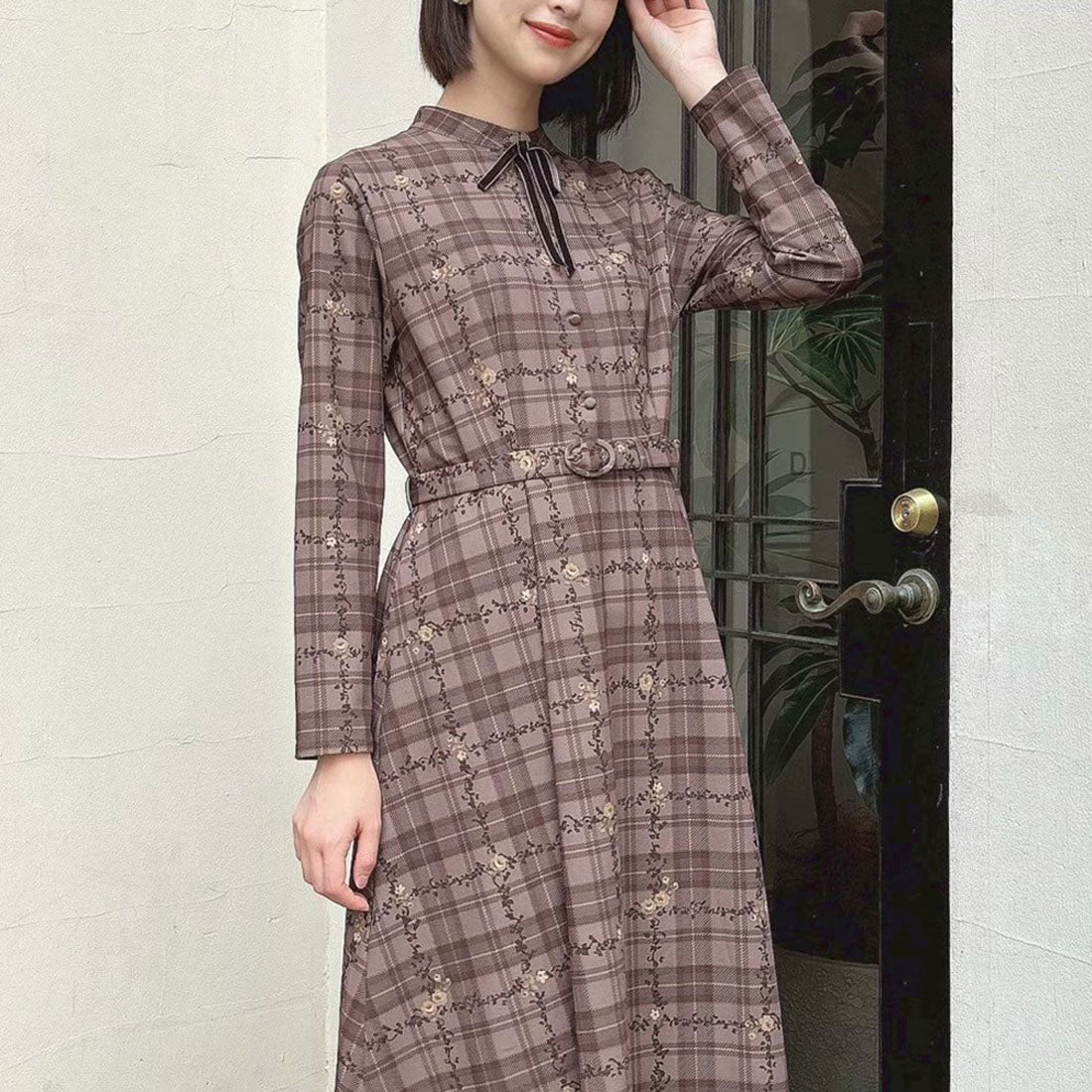 フィント F i.n.t 【洗える・2WAY】プチフラワーチェック柄ケープ付きワンピース （BROWN×YE） BROWN×YE