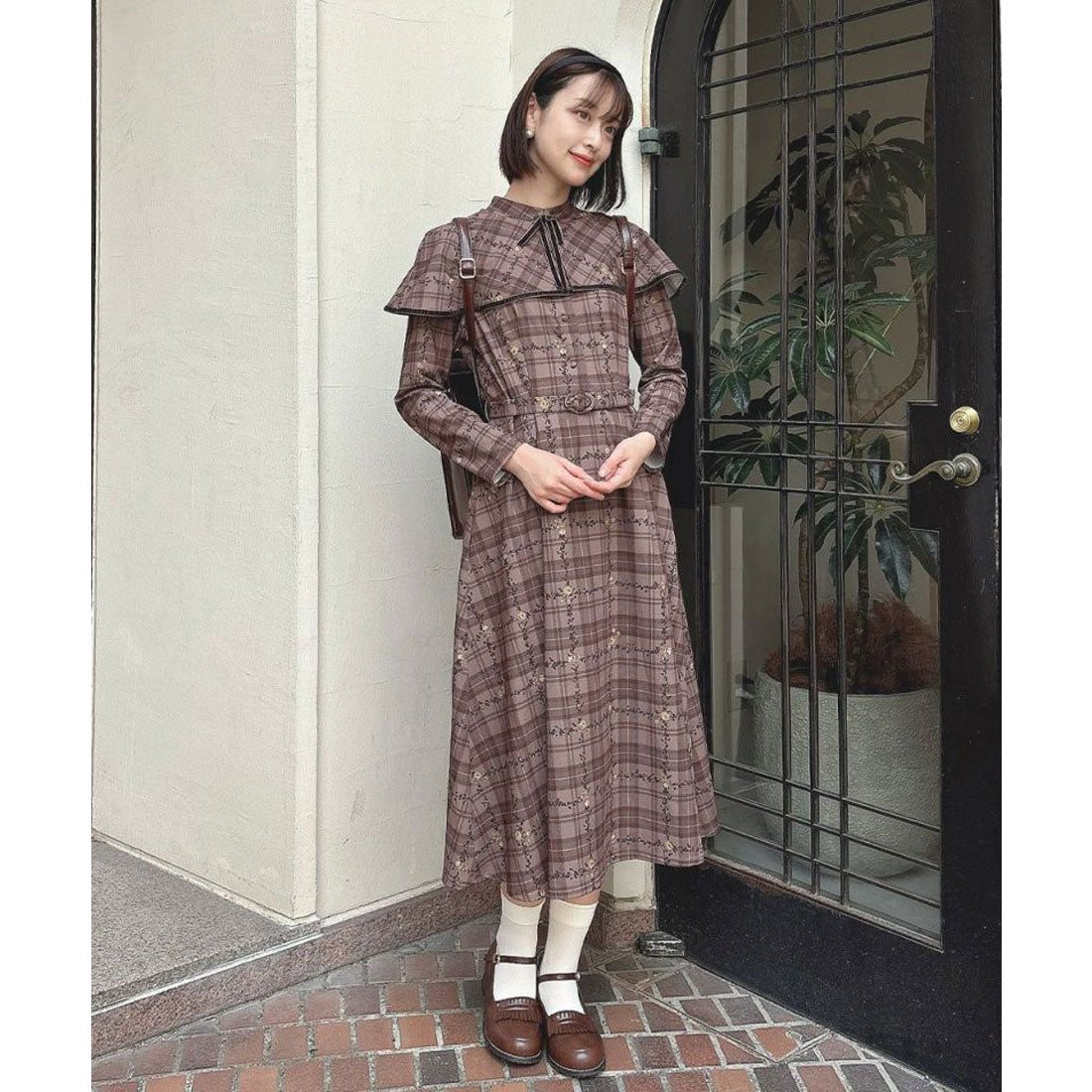 フィント F i.n.t 【洗える・2WAY】プチフラワーチェック柄ケープ付きワンピース （BROWN×YE） BROWN×YE