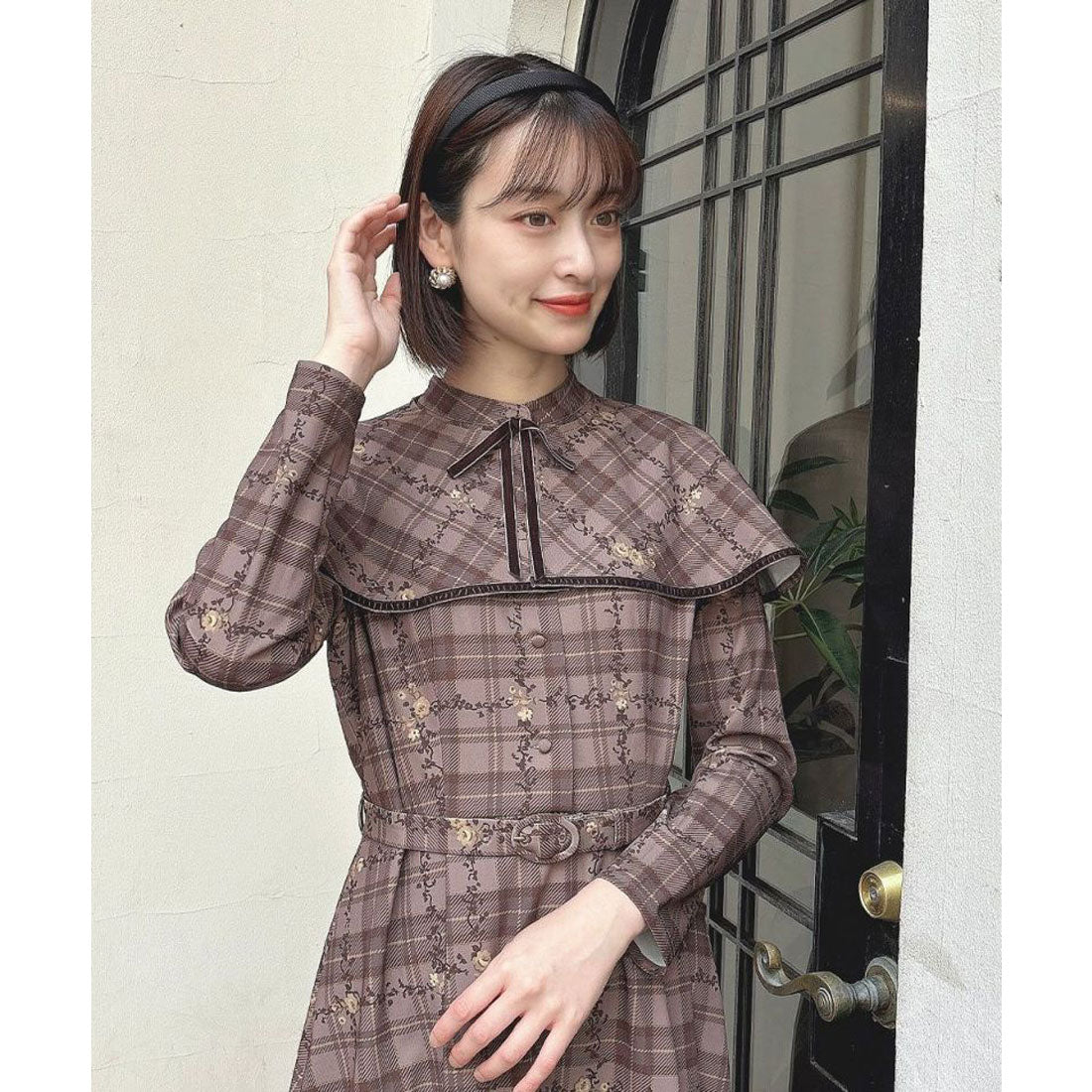 フィント F i.n.t 【洗える・2WAY】プチフラワーチェック柄ケープ付きワンピース （BROWN×YE） BROWN×YE