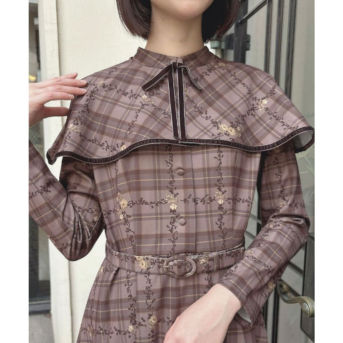 フィント F i.n.t 【洗える・2WAY】プチフラワーチェック柄ケープ付きワンピース （BROWN×YE） BROWN×YE