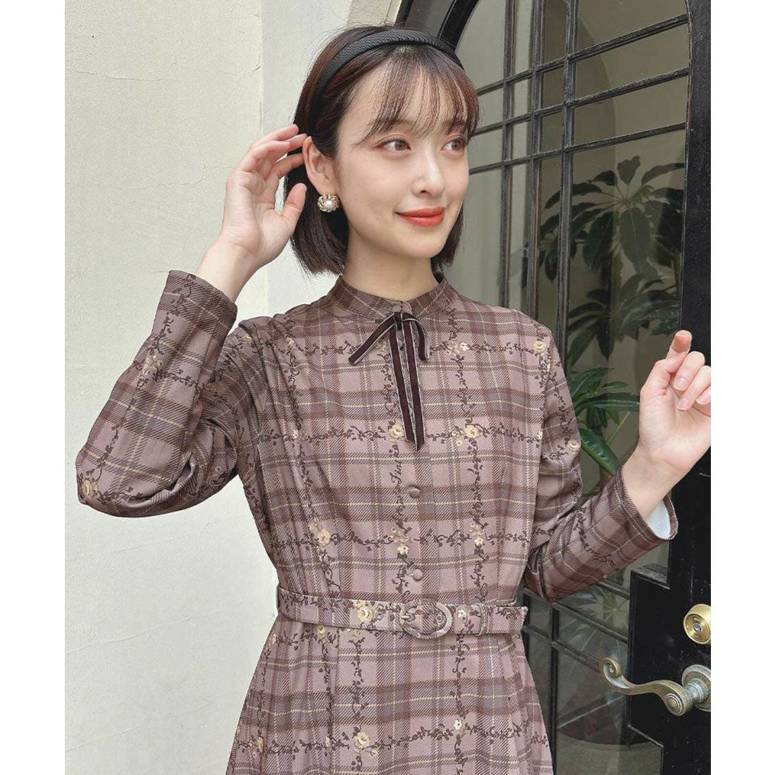 フィント F i.n.t 【洗える・2WAY】プチフラワーチェック柄ケープ付きワンピース （BROWN×YE） BROWN×YE