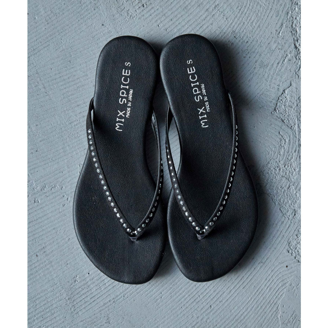 ファッションレター Fashion Letter ビジューデザイントングサンダル （ブラック） ブラック