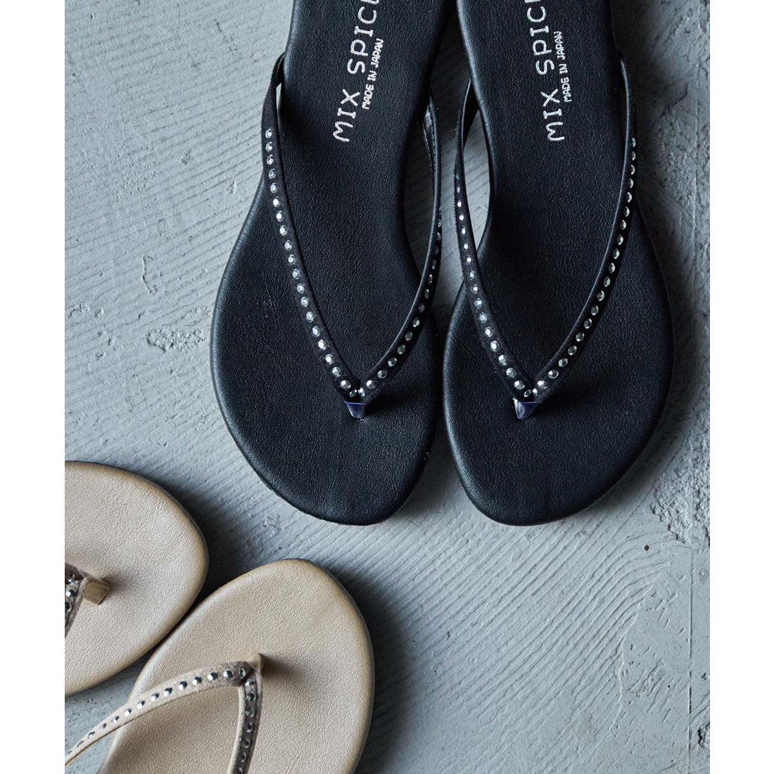 ファッションレター Fashion Letter ビジューデザイントングサンダル （ブラック） ブラック