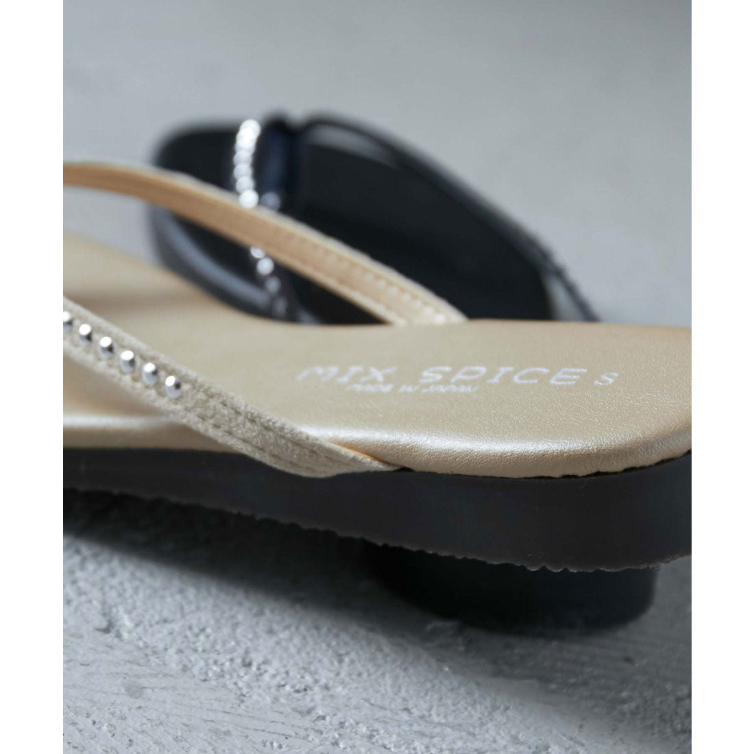 ファッションレター Fashion Letter ビジューデザイントングサンダル （ブラック） ブラック
