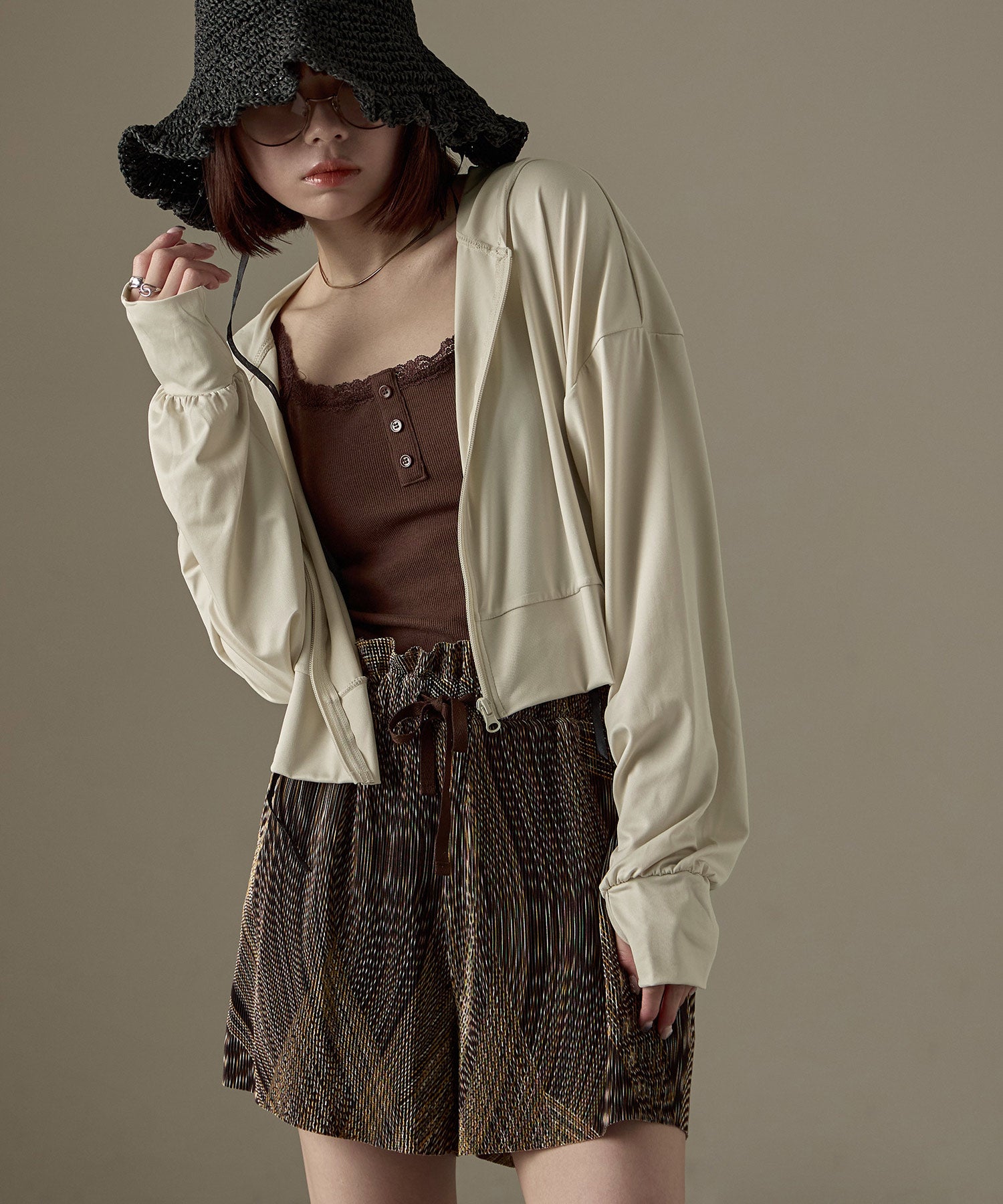 ファッションレター Fashion Letter UPF50+ 接触冷感 指穴付き クロップド丈ラッシュガードパーカー （ベージュ） ベージュ
