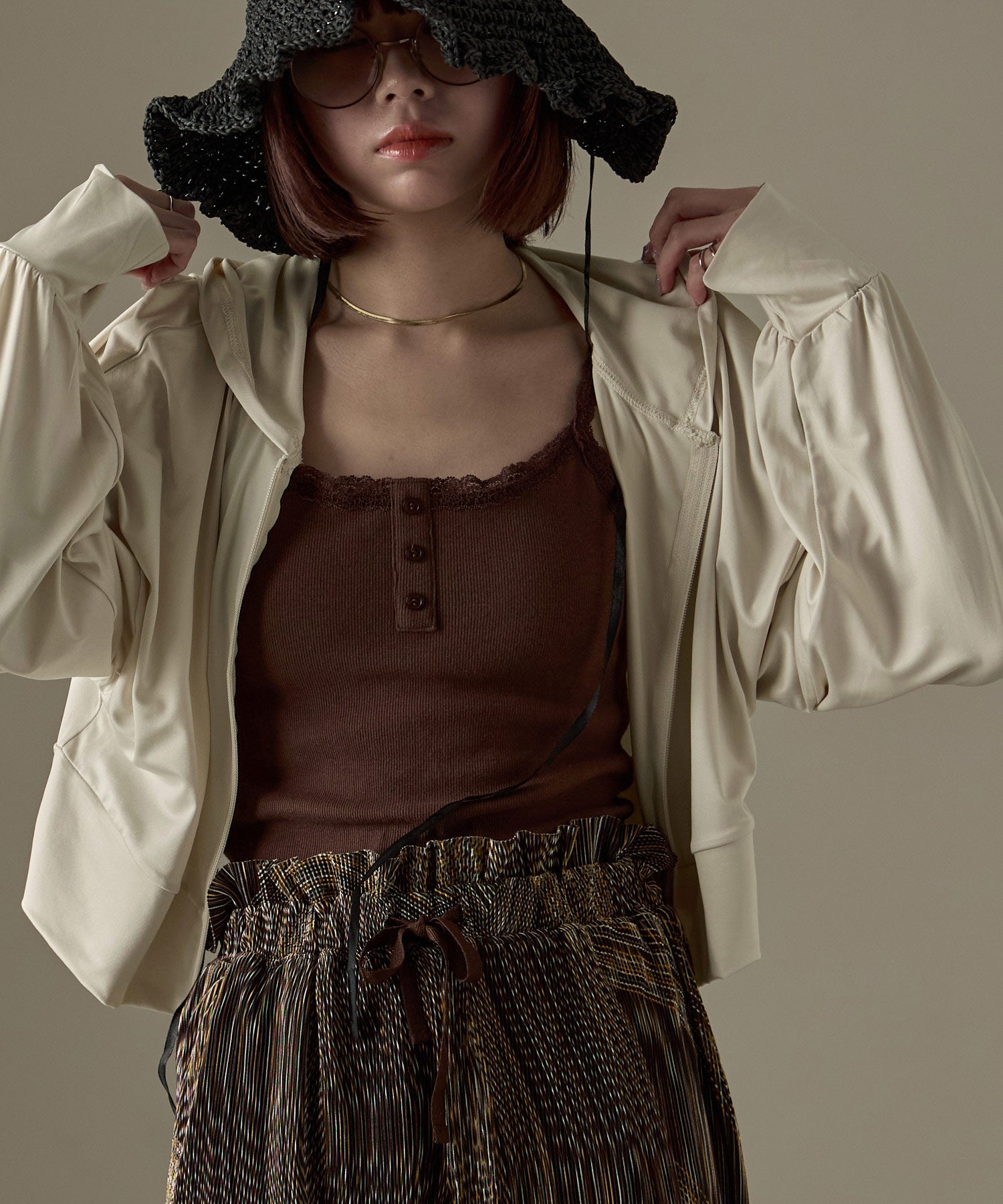 ファッションレター Fashion Letter UPF50+ 接触冷感 指穴付き クロップド丈ラッシュガードパーカー （ベージュ） ベージュ