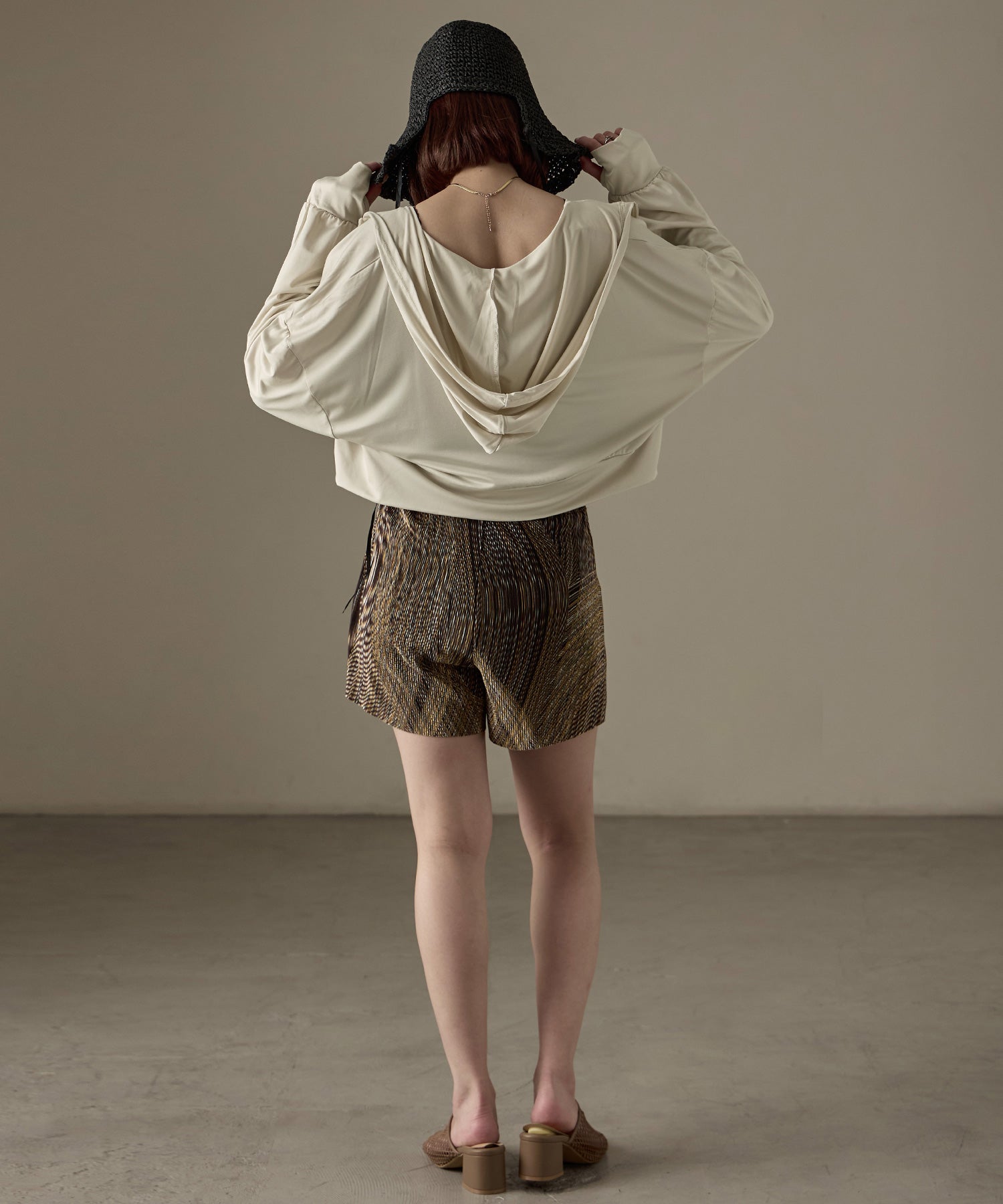 ファッションレター Fashion Letter UPF50+ 接触冷感 指穴付き クロップド丈ラッシュガードパーカー （ベージュ） ベージュ