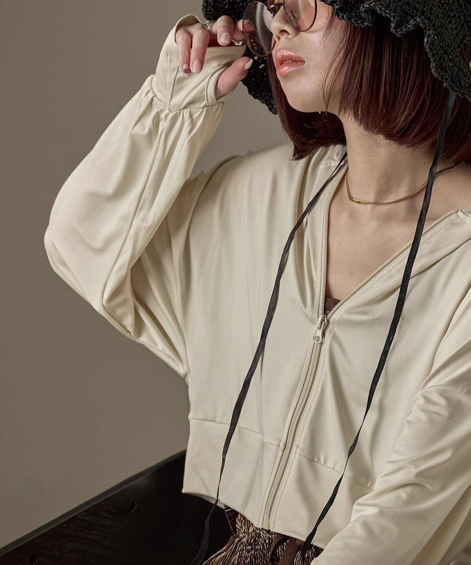 ファッションレター Fashion Letter UPF50+ 接触冷感 指穴付き クロップド丈ラッシュガードパーカー （ベージュ） ベージュ