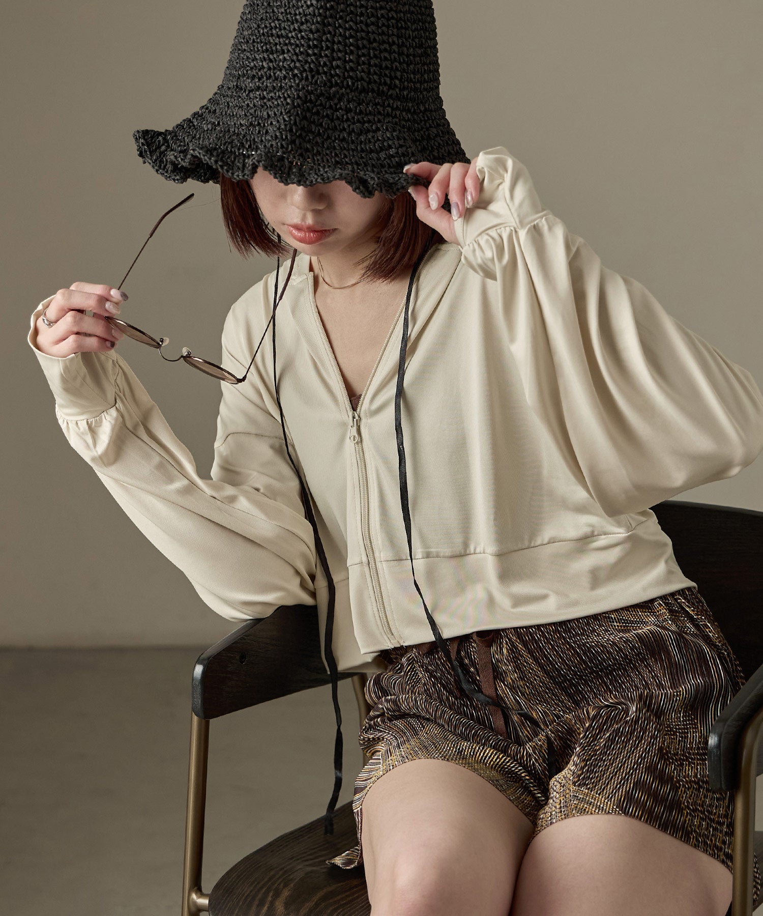 ファッションレター Fashion Letter UPF50+ 接触冷感 指穴付き クロップド丈ラッシュガードパーカー （ベージュ） ベージュ