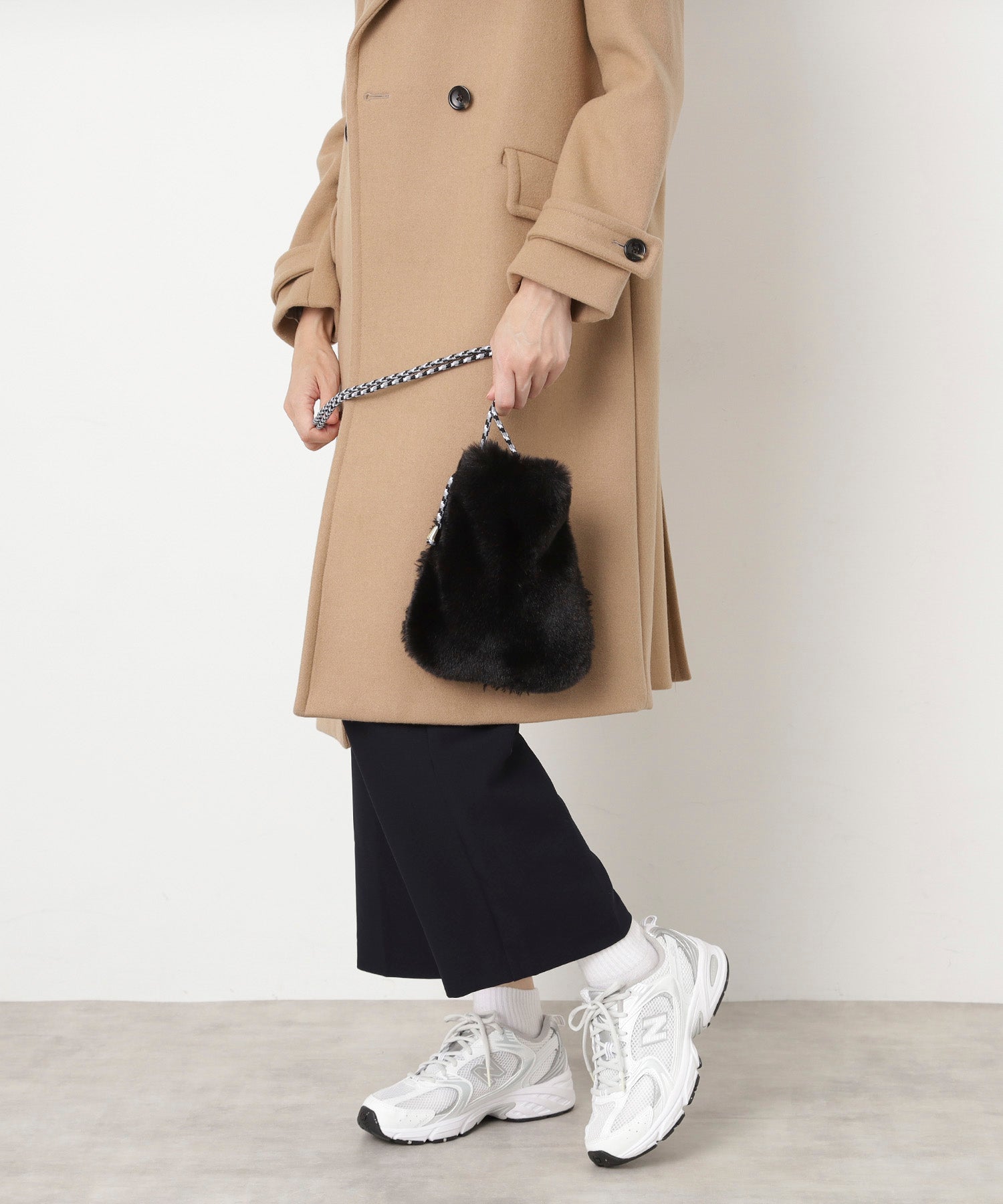 フェイクファースマホポシェット ショルダーバッグ レッキス風×ラム風 （ブラック） ブラック