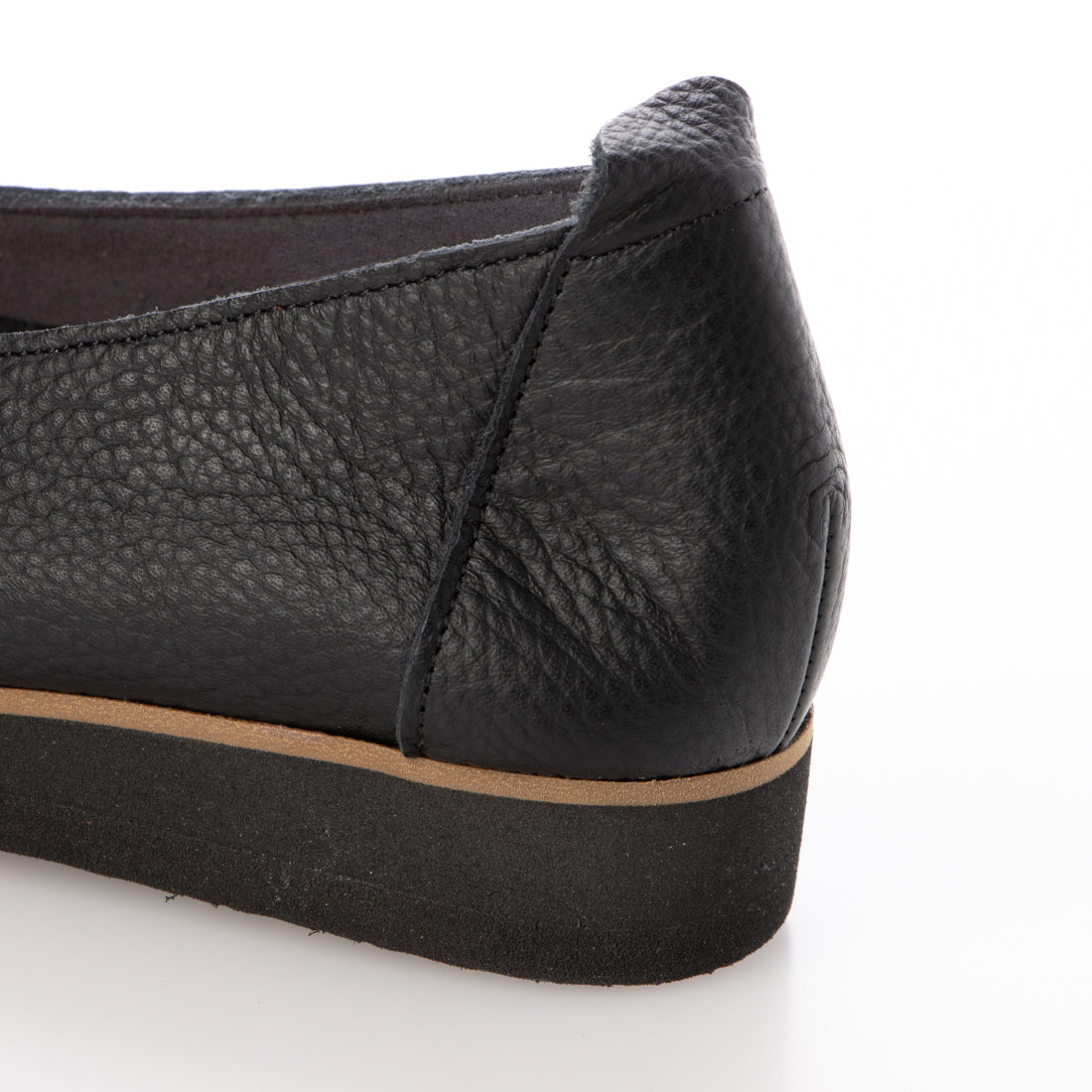 フィグリーノ Figurino【本革/軽量】足を包み込む、やわらか仕立て レザー軽量Vカットフラットシューズ （ブラック） ブラック