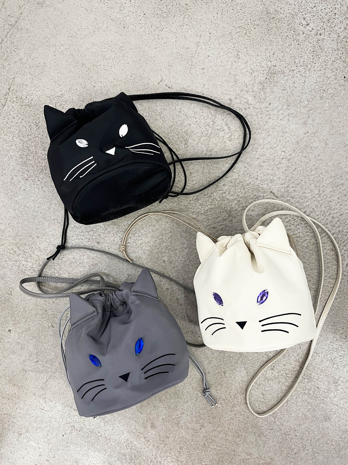 ファヴォリ FAVORI パフネコ巾着ショルダー （GY） GY