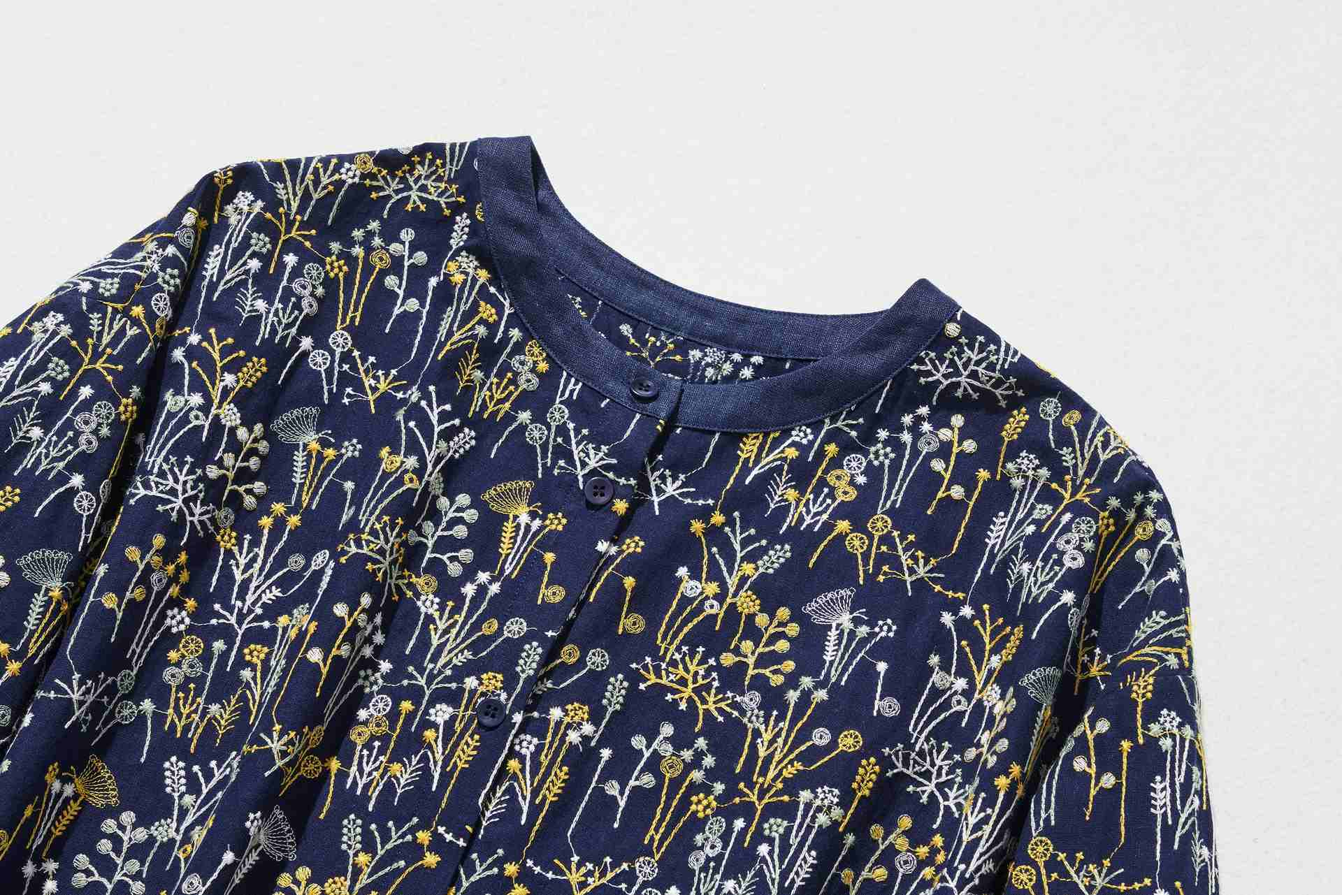 フォーリン アンド コー fall-in&co 総柄刺繍が目を引くカーディガン コットンリネン トップス 紺色 240912-2 （紺色） 紺色