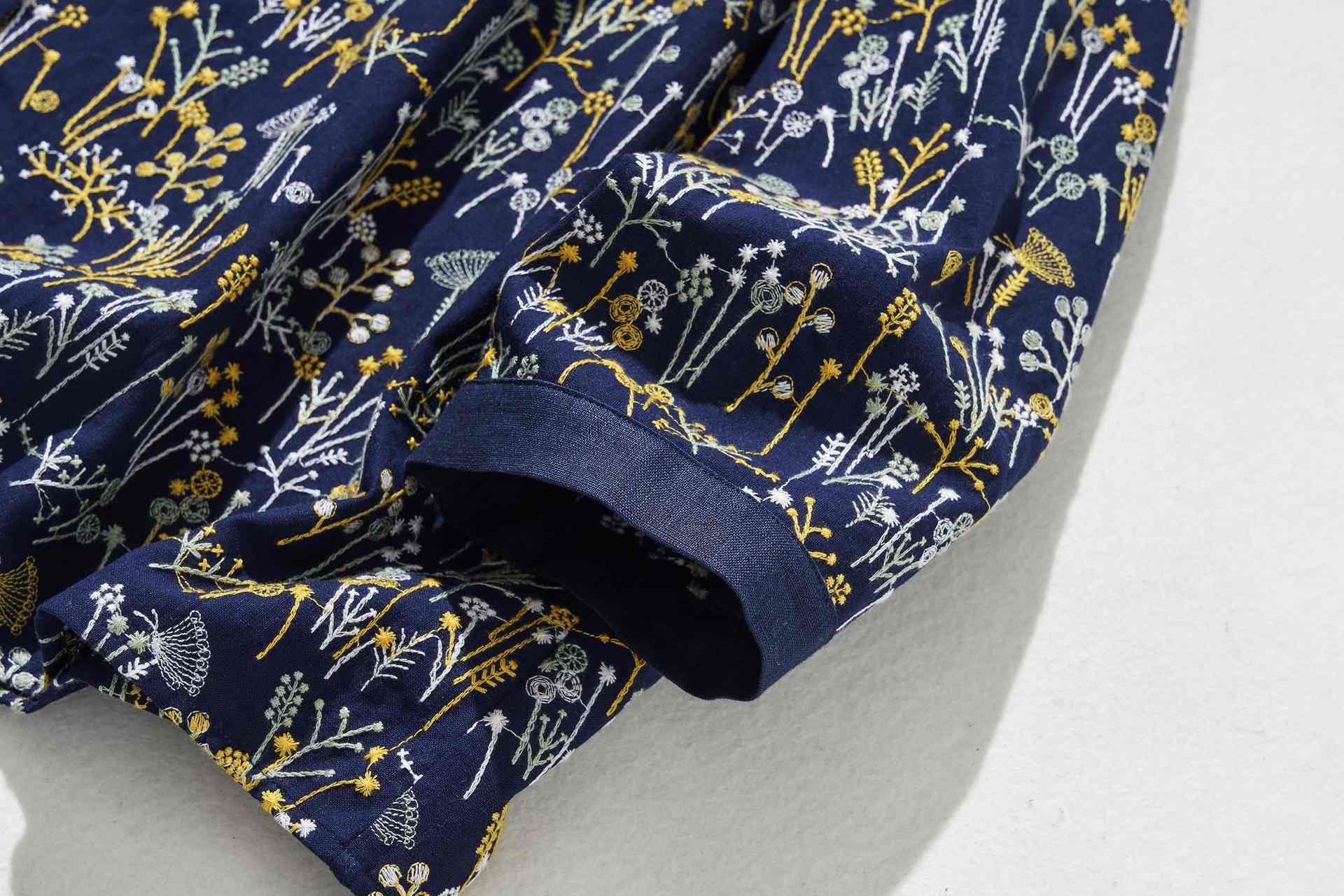フォーリン アンド コー fall-in&co 総柄刺繍が目を引くカーディガン コットンリネン トップス 紺色 240912-2 （紺色） 紺色