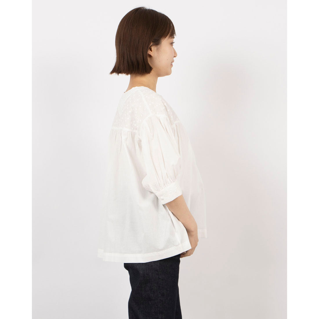 フォーリン アンド コー fall-in&co 襟元で魅せるブラウス 7分袖コットンブラウス 刺繍生地 切り替えブラウス220304-1 （ホワイト） ホワイト