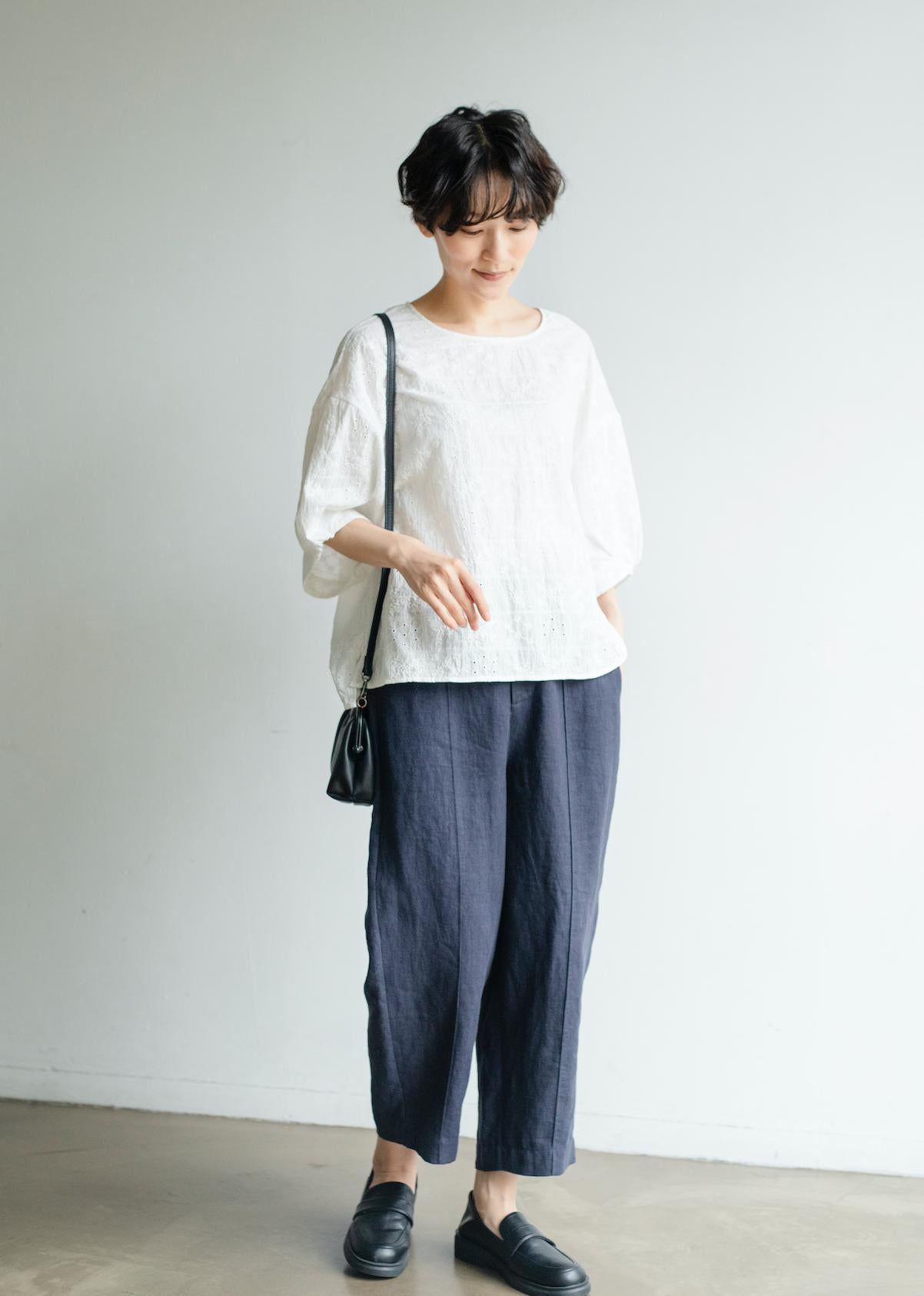 フォーリン アンド コー fall-in&co ふんわり パフスリーブ 花柄刺繍ブラウス コットン 5分袖 230509-3 （ホワイト） ホワイト
