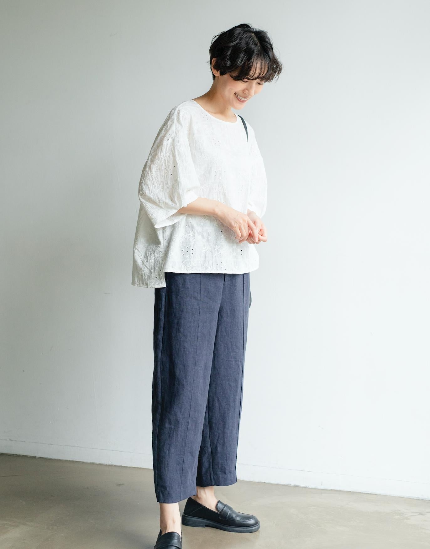 フォーリン アンド コー fall-in&co ふんわり パフスリーブ 花柄刺繍ブラウス コットン 5分袖 230509-3 （ホワイト） ホワイト