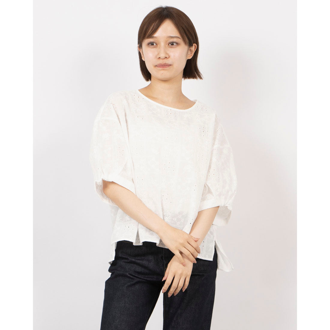 フォーリン アンド コー fall-in&co ふんわり パフスリーブ 花柄刺繍ブラウス コットン 5分袖 230509-3 （ホワイト） ホワイト