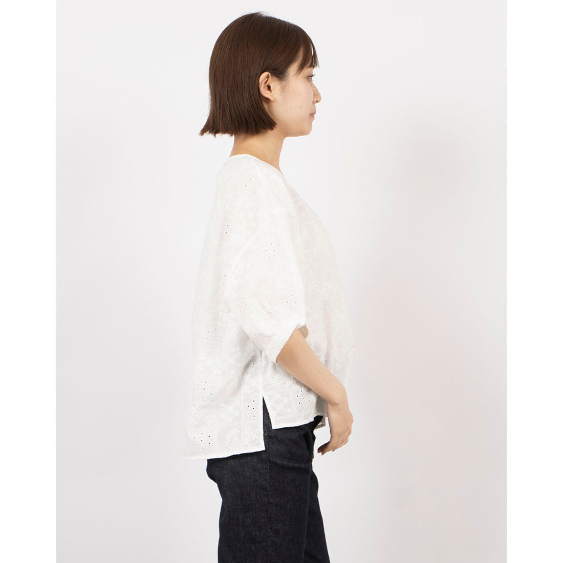 フォーリン アンド コー fall-in&co ふんわり パフスリーブ 花柄刺繍ブラウス コットン 5分袖 230509-3 （ホワイト） ホワイト