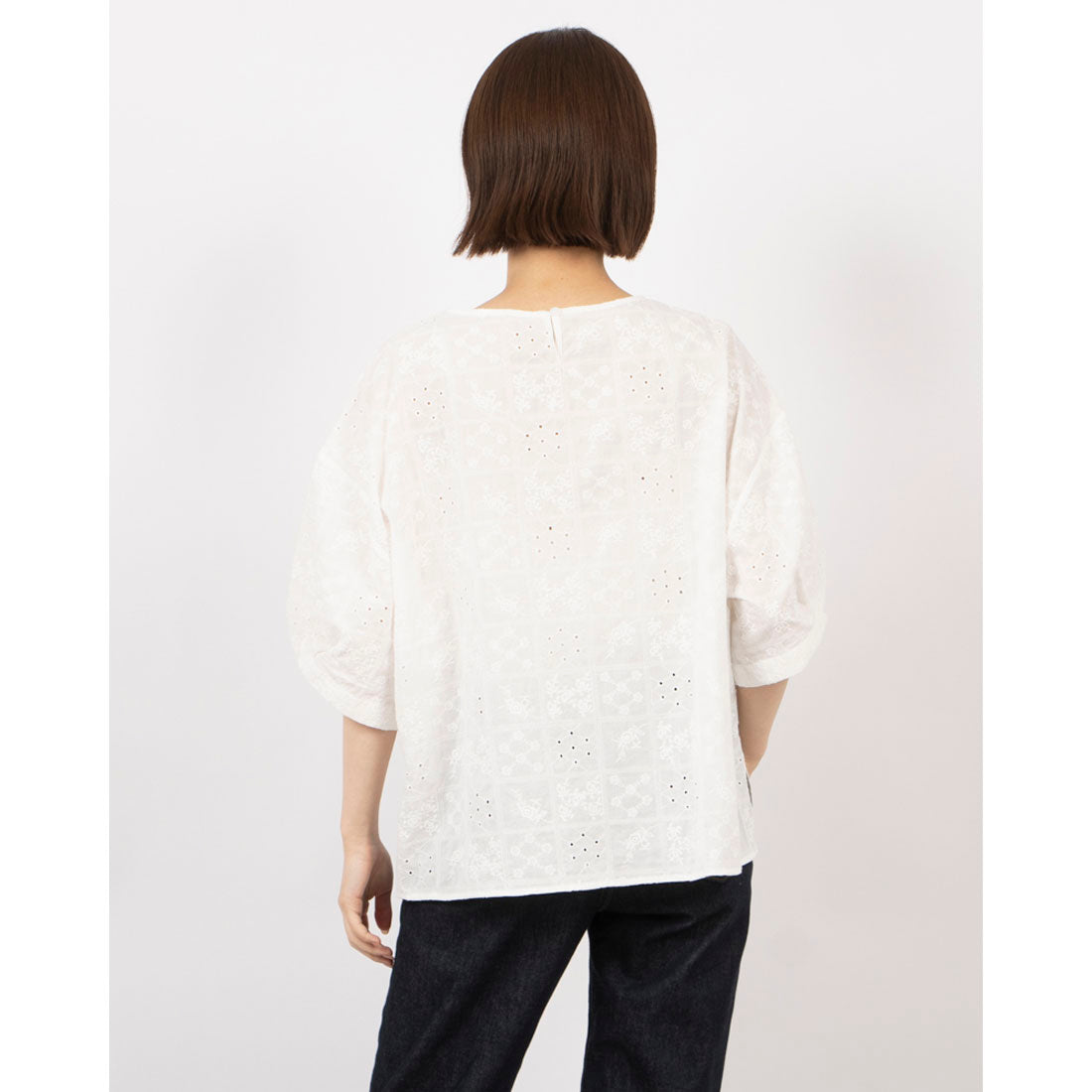 フォーリン アンド コー fall-in&co ふんわり パフスリーブ 花柄刺繍ブラウス コットン 5分袖 230509-3 （ホワイト） ホワイト