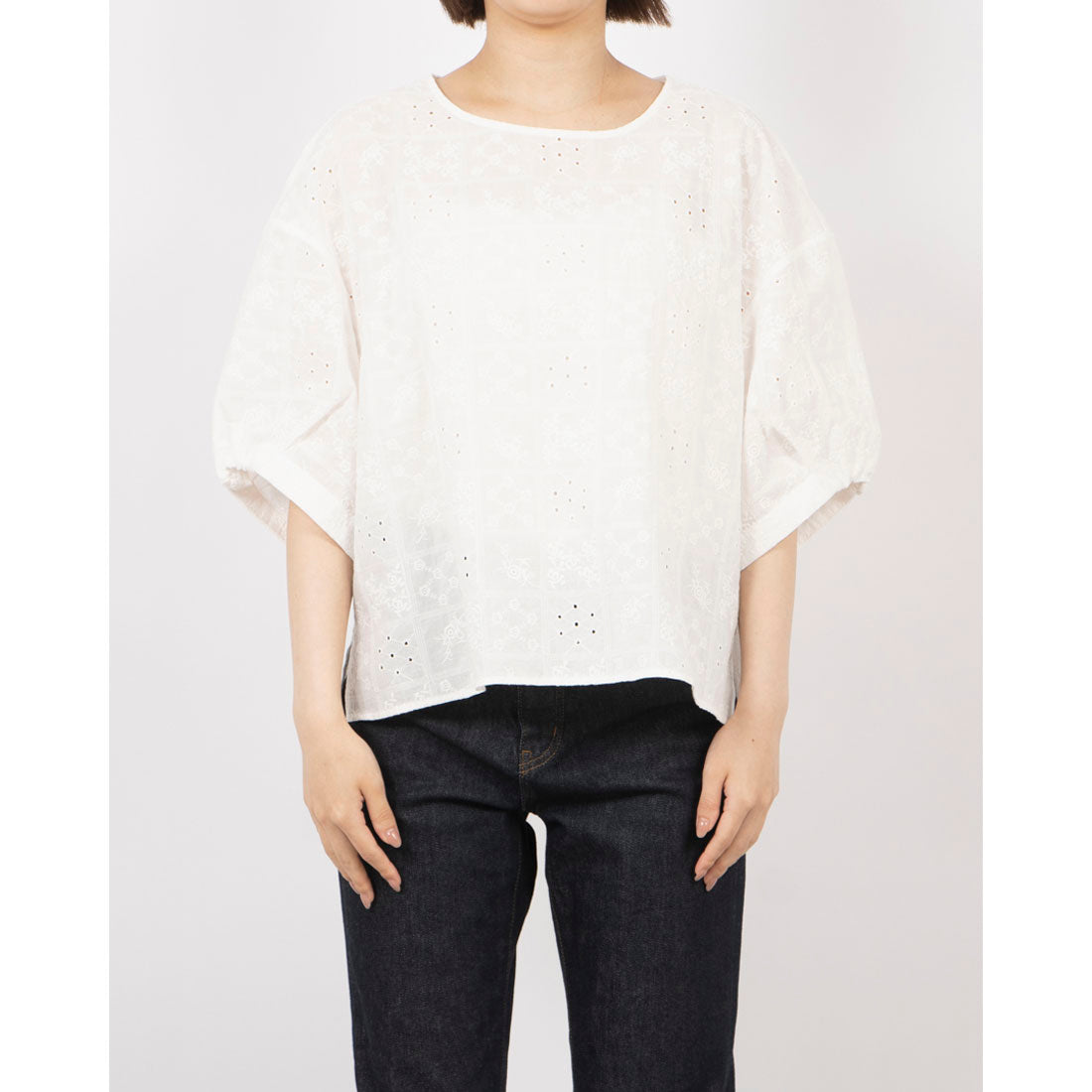 フォーリン アンド コー fall-in&co ふんわり パフスリーブ 花柄刺繍ブラウス コットン 5分袖 230509-3 （ホワイト） ホワイト