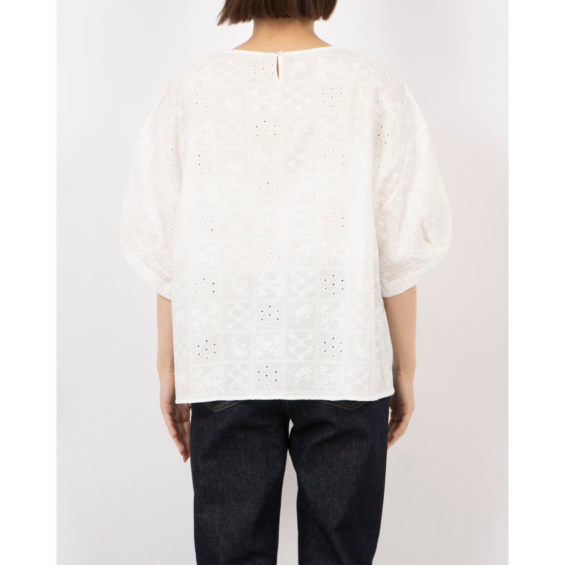 フォーリン アンド コー fall-in&co ふんわり パフスリーブ 花柄刺繍ブラウス コットン 5分袖 230509-3 （ホワイト） ホワイト