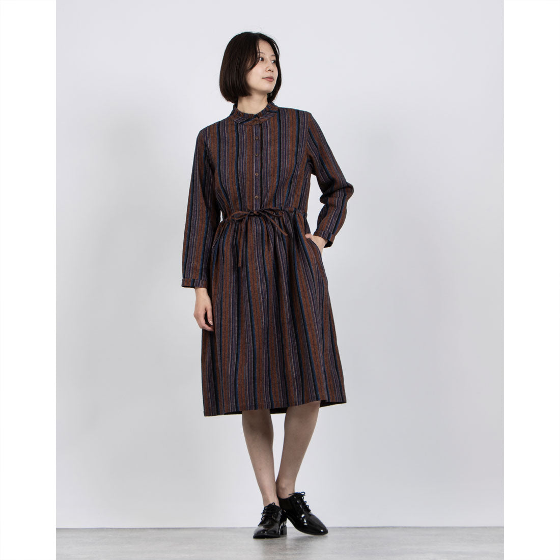フォーリン アンド コー fall-in&co ヴィンテージ感溢れるフリル襟ワンピース ロングワンピース 240302-1 （茶色） 茶色