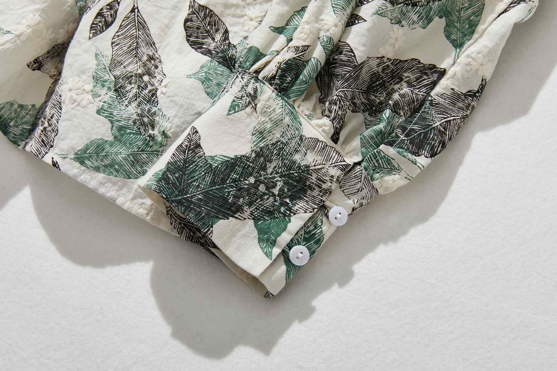 フォーリン アンド コー fall-in&co さらりと着こなすだけで上品に着映えする 刺繍入りブラウス 長袖 緑*ブラック 240507-2 （緑*ブラック） 緑*ブラック