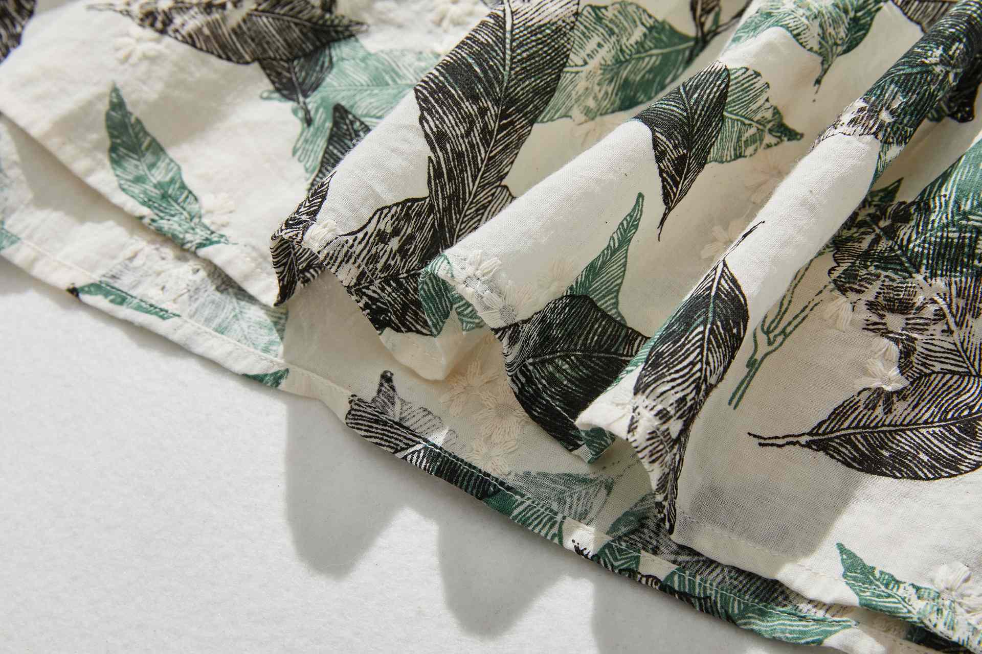 フォーリン アンド コー fall-in&co さらりと着こなすだけで上品に着映えする 刺繍入りブラウス 長袖 緑*ブラック 240507-2 （緑*ブラック） 緑*ブラック
