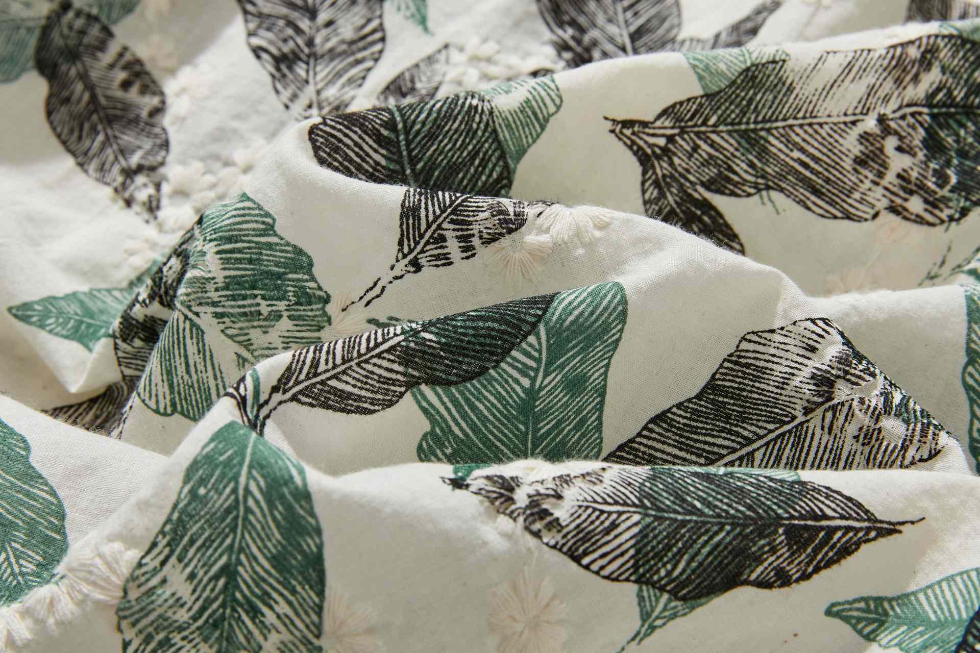 フォーリン アンド コー fall-in&co さらりと着こなすだけで上品に着映えする 刺繍入りブラウス 長袖 緑*ブラック 240507-2 （緑*ブラック） 緑*ブラック