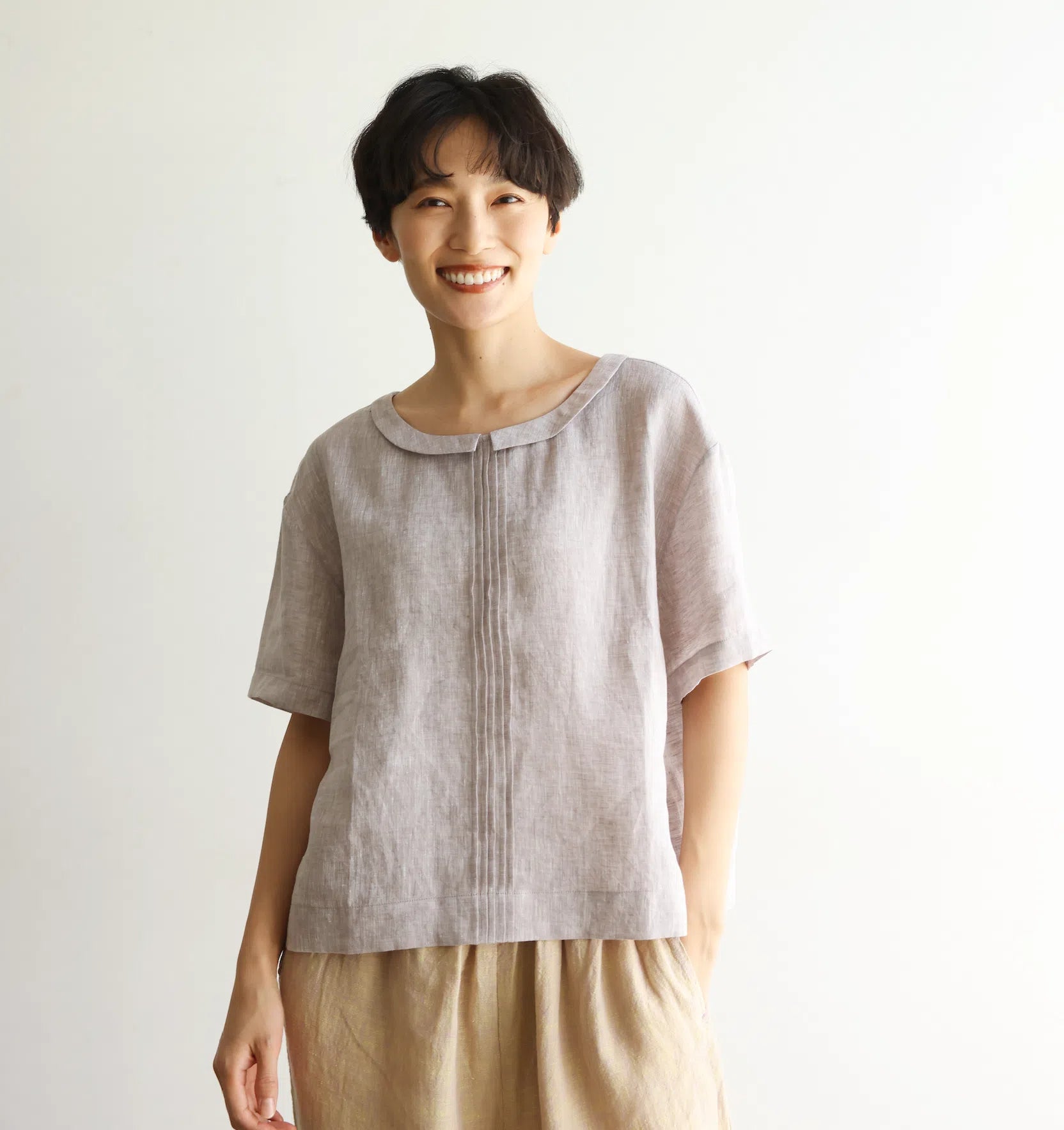 フォーリン アンド コー fall-in&co 涼やかに着られるリネンプルオーバー 半袖ブラウス ピンタック入り 紫がかった灰色 240622-2 （紫がかった灰色） 紫がかった灰色