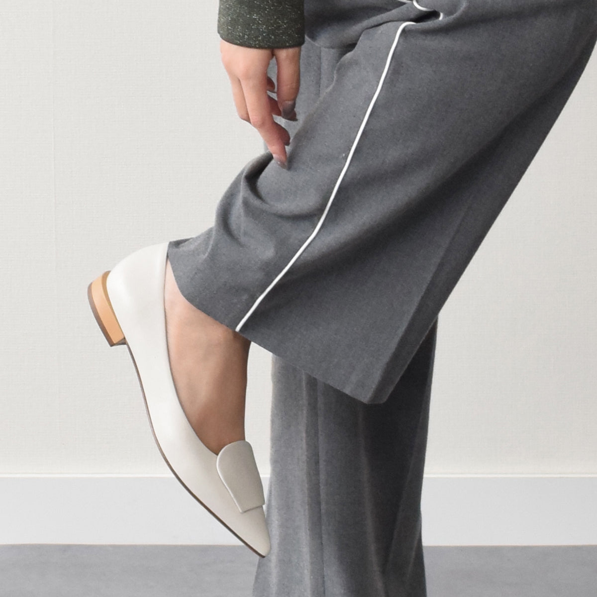 ファビオルスコーニ FABIO RUSCONI ローヒールポインテッドトウパンプス （アイボリーコンビ） アイボリーコンビ