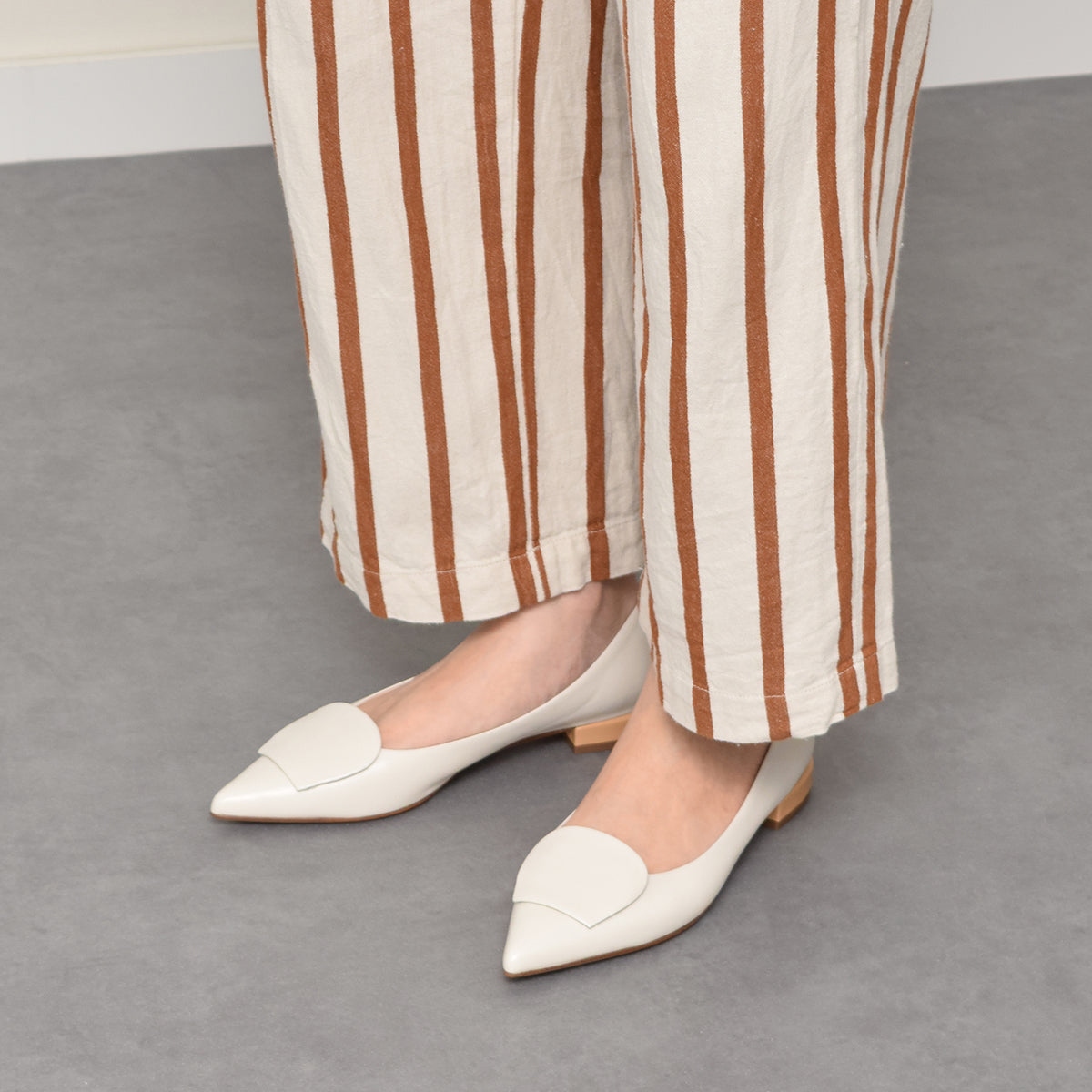 ファビオルスコーニ FABIO RUSCONI ローヒールポインテッドトウパンプス （アイボリーコンビ） アイボリーコンビ