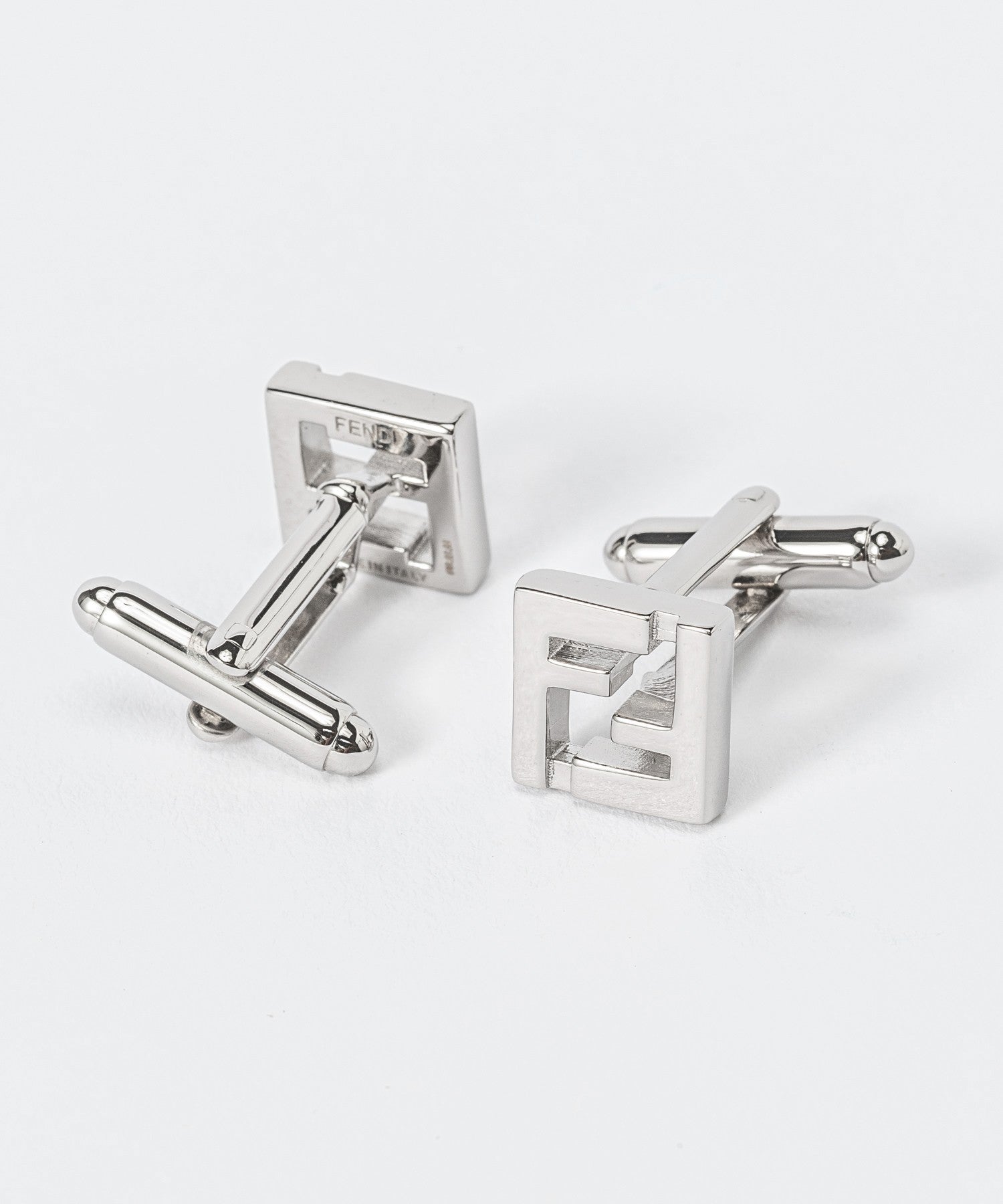 フェンディ FENDI フェンディ FENDI 7AJ601 B08 カフス メンズ アクセサリー シンプル ジュエリー カジュアル ギフト プレゼント お祝い 記念 シルバー （シルバー） シルバー