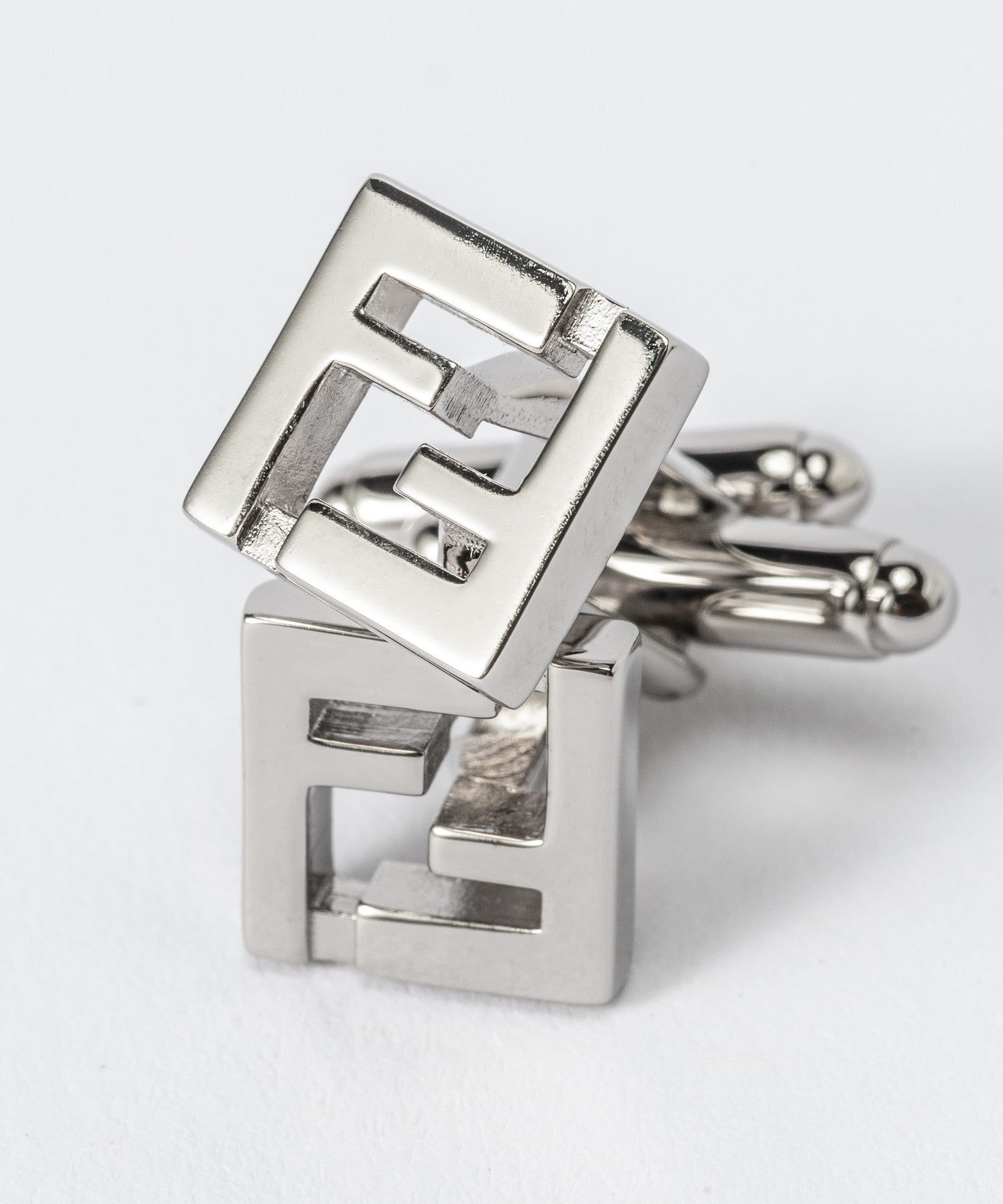 フェンディ FENDI フェンディ FENDI 7AJ601 B08 カフス メンズ アクセサリー シンプル ジュエリー カジュアル ギフト プレゼント お祝い 記念 シルバー （シルバー） シルバー