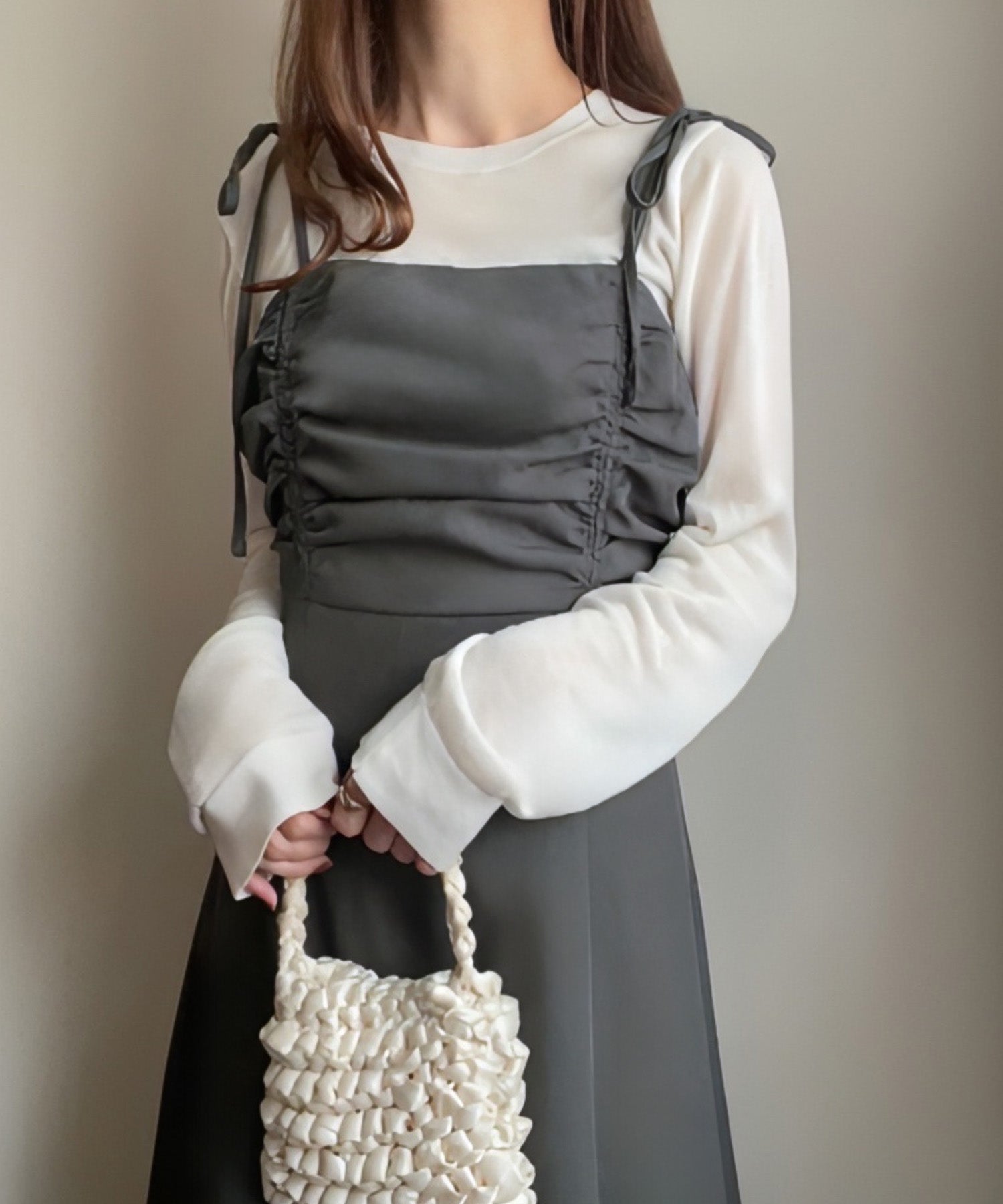 フィルー FILLOU FILLOU ショルダーリボンドレープキャミワンピース,チャコール