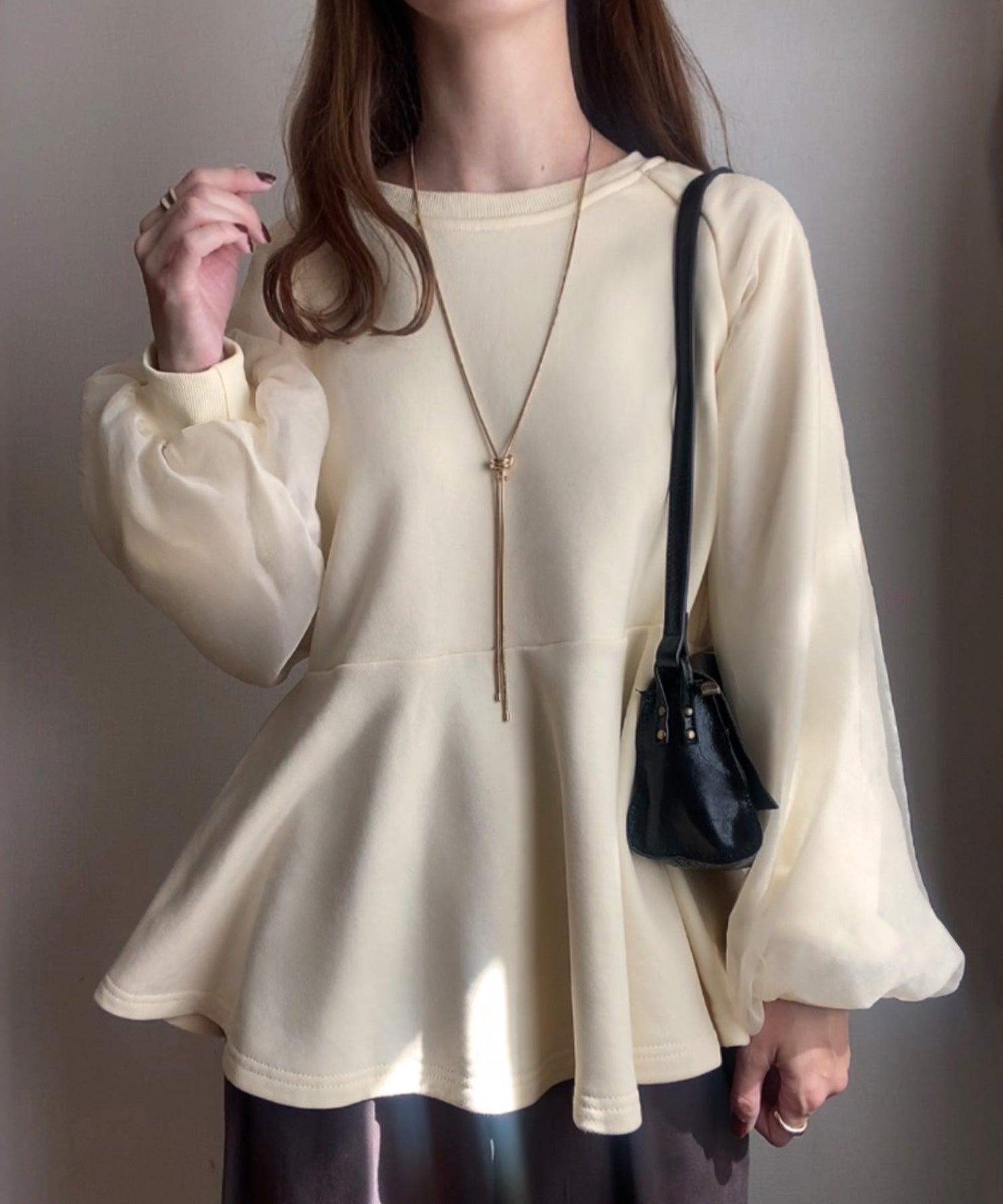 フィルー FILLOU FILLOU シアスリーブペプラムトップス,クリーム